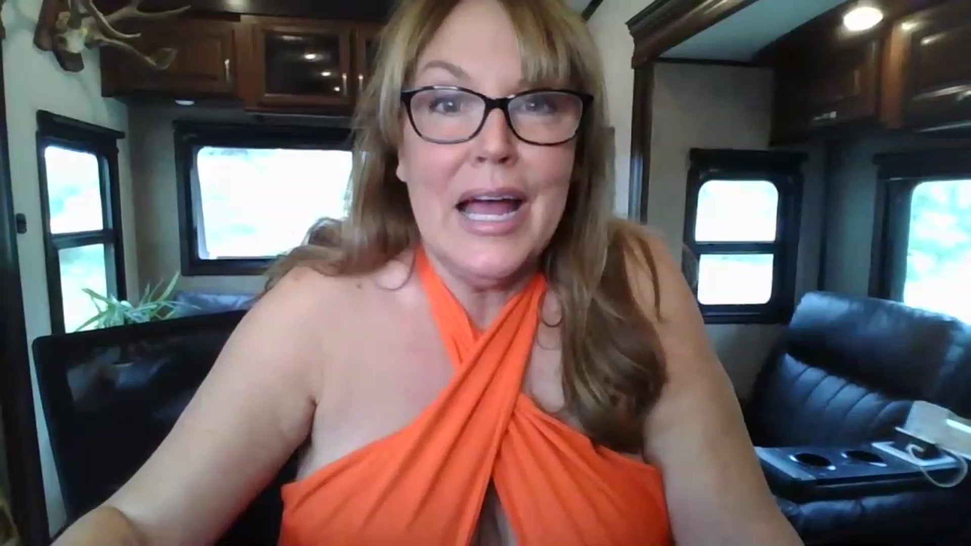 Gallery image thumbnail from boringmom's myfreecams stream on, 03/05/2023, 21:31 image 7 of 20