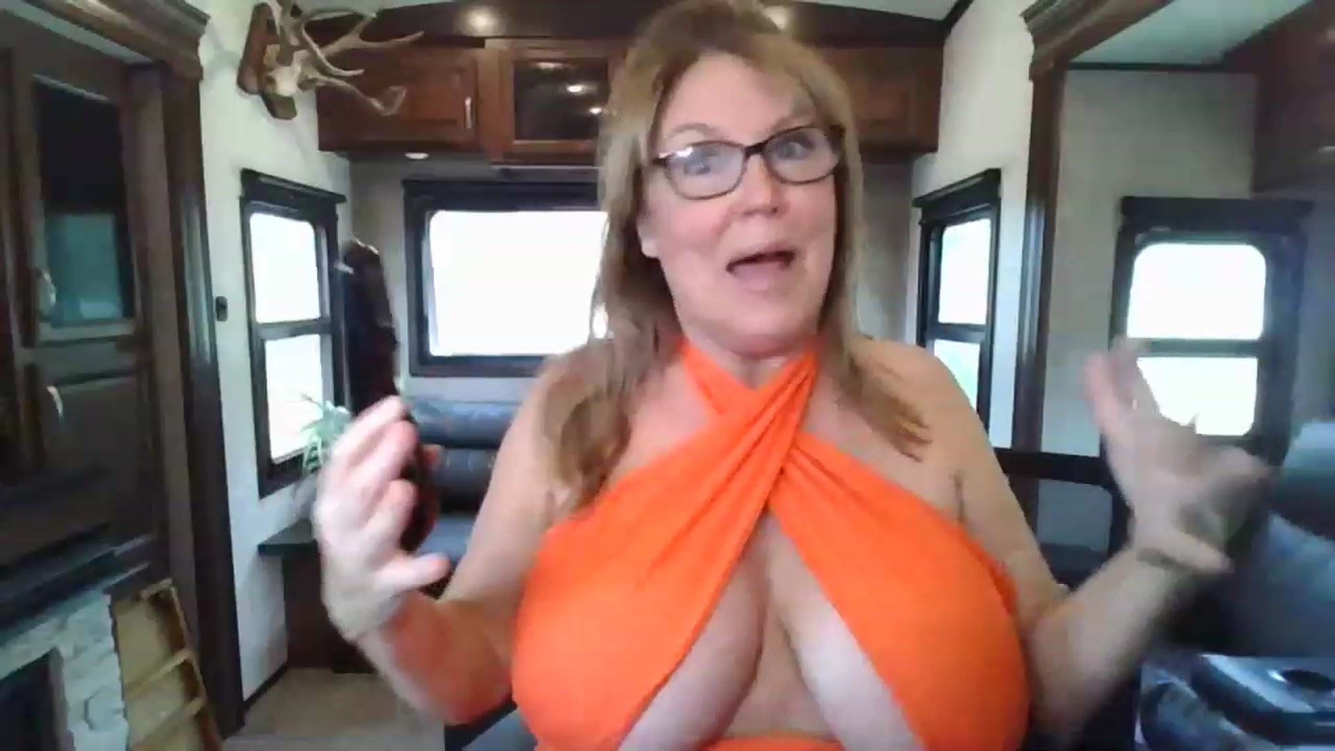 Gallery image thumbnail from boringmom's myfreecams stream on, 03/05/2023, 21:31 image 13 of 20