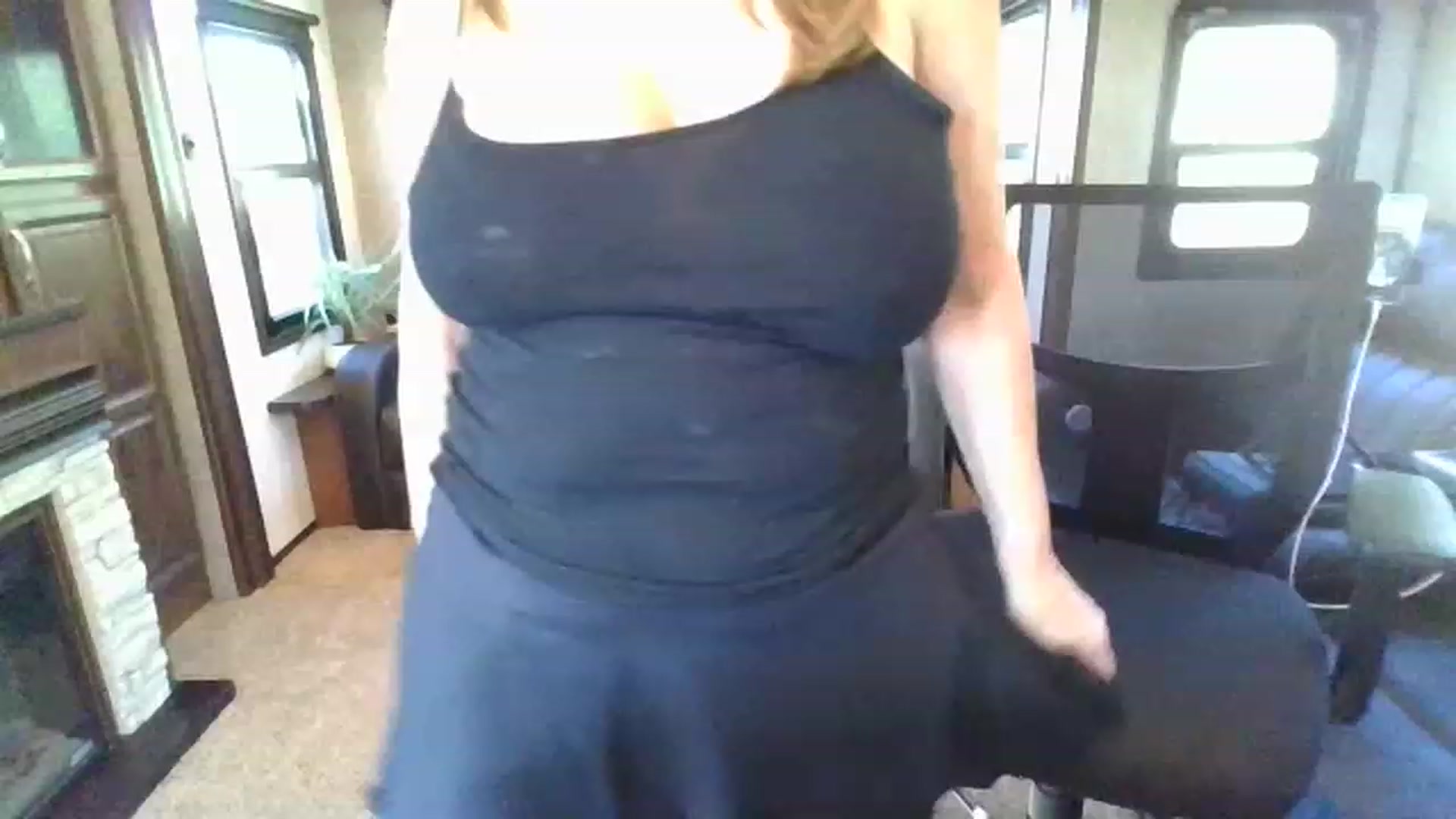 Gallery image thumbnail from boringmom's myfreecams stream on, 03/08/2023, 24:12 image 1 of 20