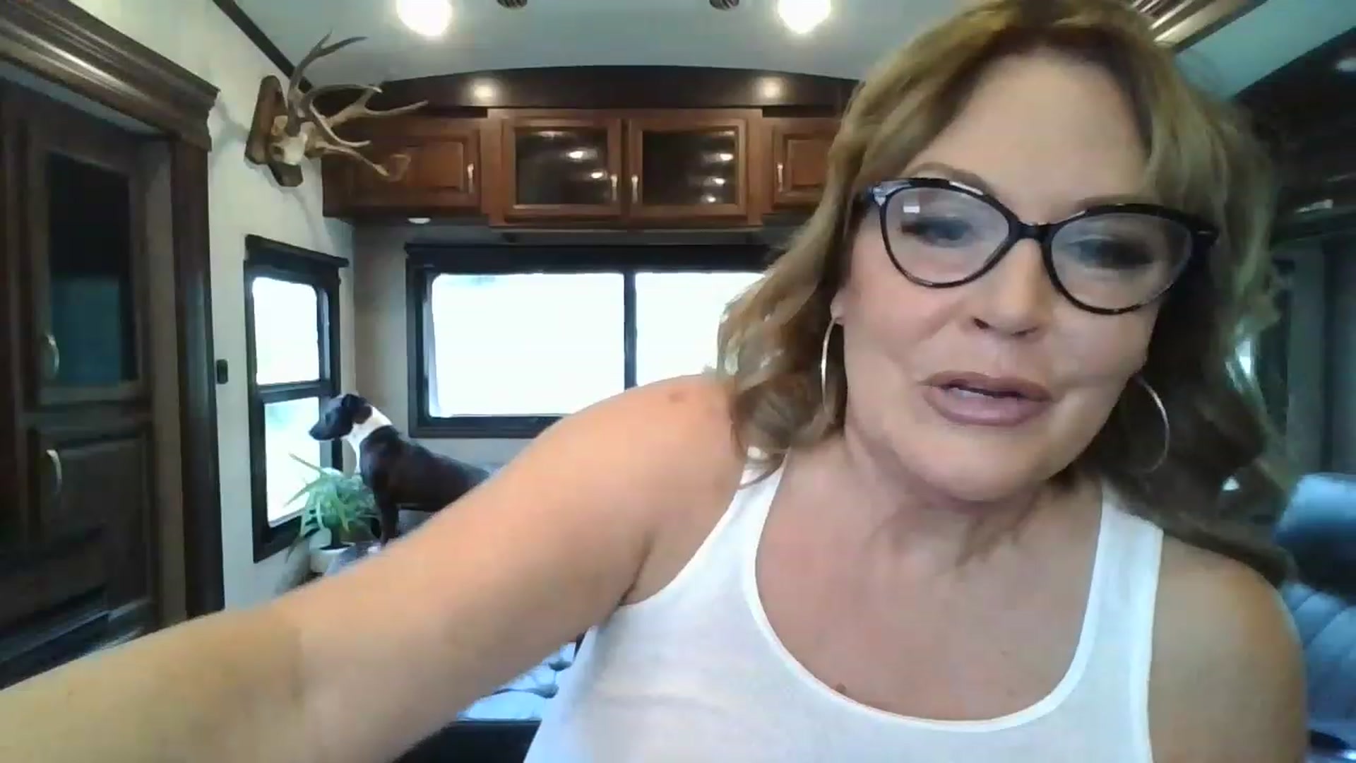 Gallery image thumbnail from boringmom's myfreecams stream on, 03/15/2023, 18:33 image 3 of 20