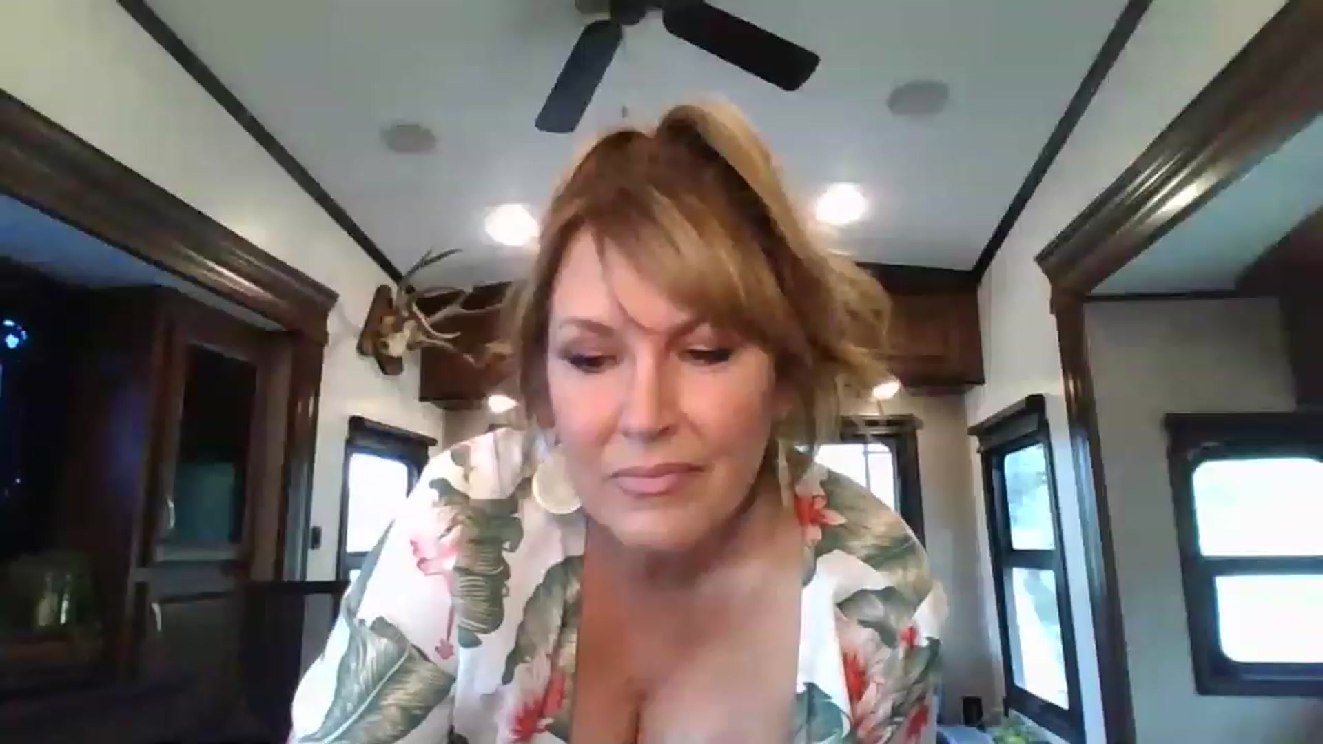 Gallery image thumbnail from boringmom's myfreecams stream on, 03/16/2023, 22:09 image 7 of 20