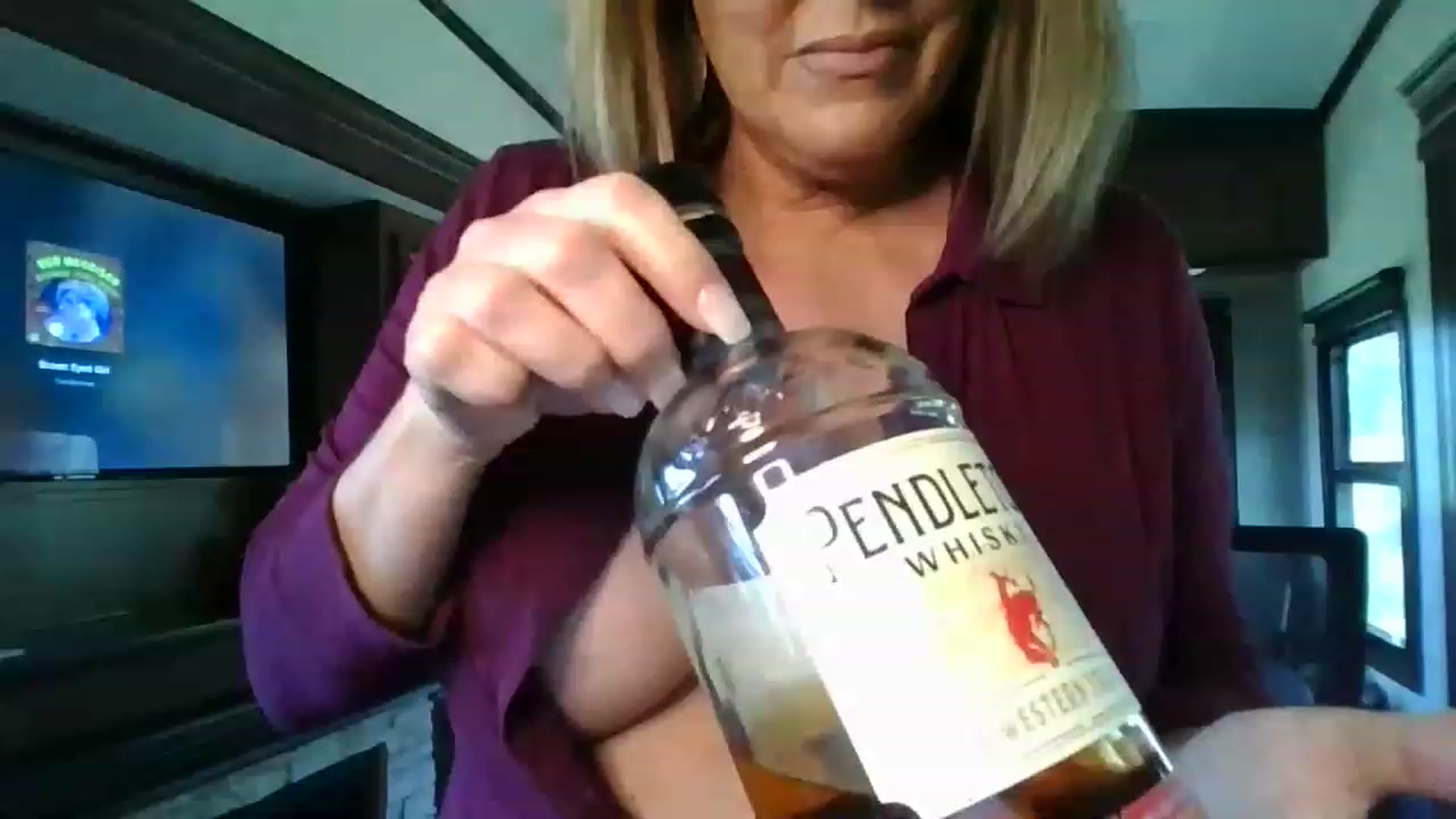 Gallery image thumbnail from boringmom's myfreecams stream on, 03/17/2023, 20:40 image 11 of 20