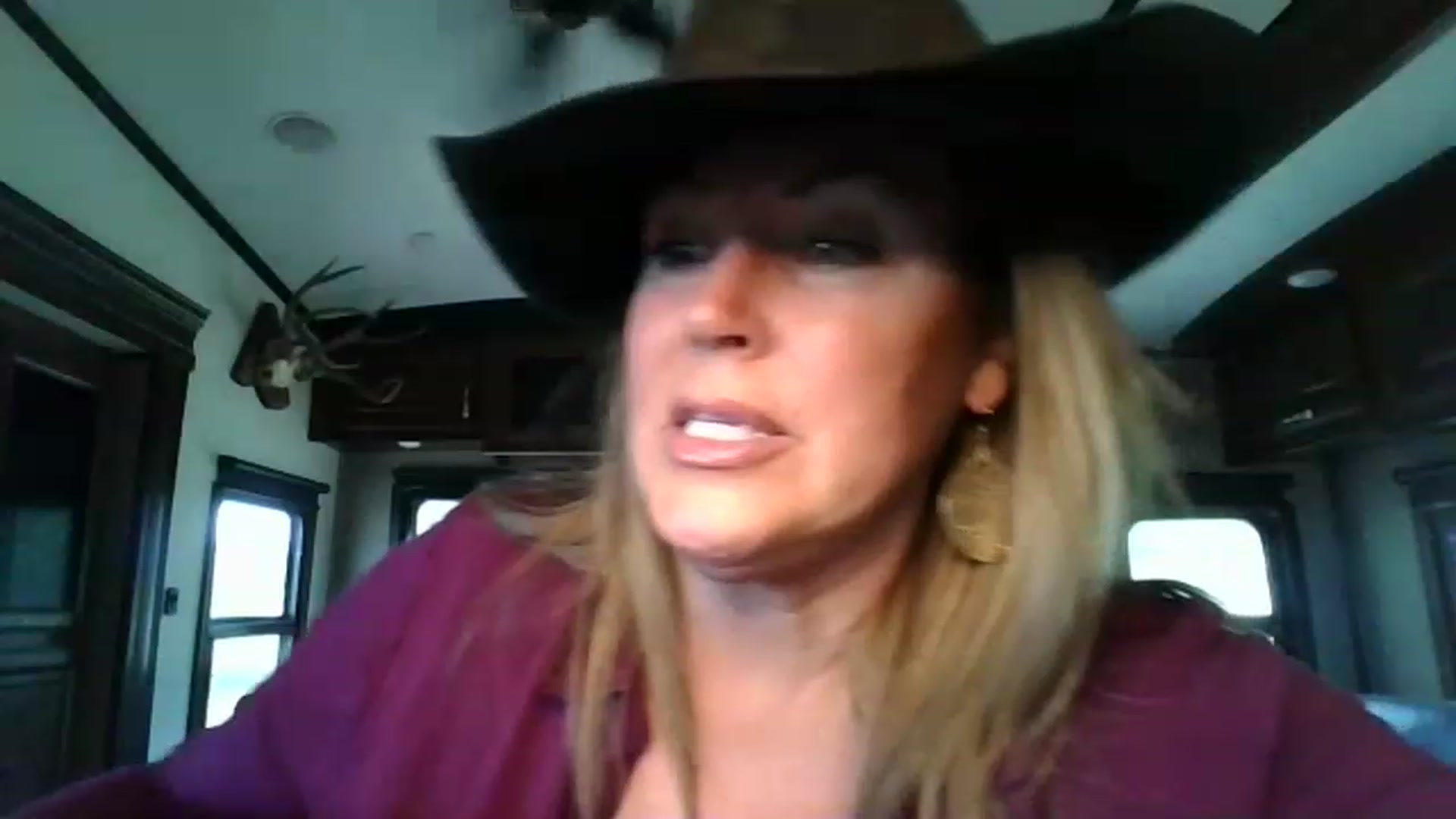Gallery image thumbnail from boringmom's myfreecams stream on, 03/17/2023, 22:33 image 16 of 20