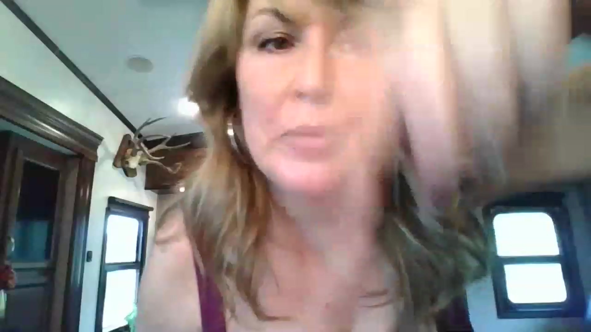 Gallery image thumbnail from boringmom's myfreecams stream on, 03/20/2023, 21:12 image 4 of 20