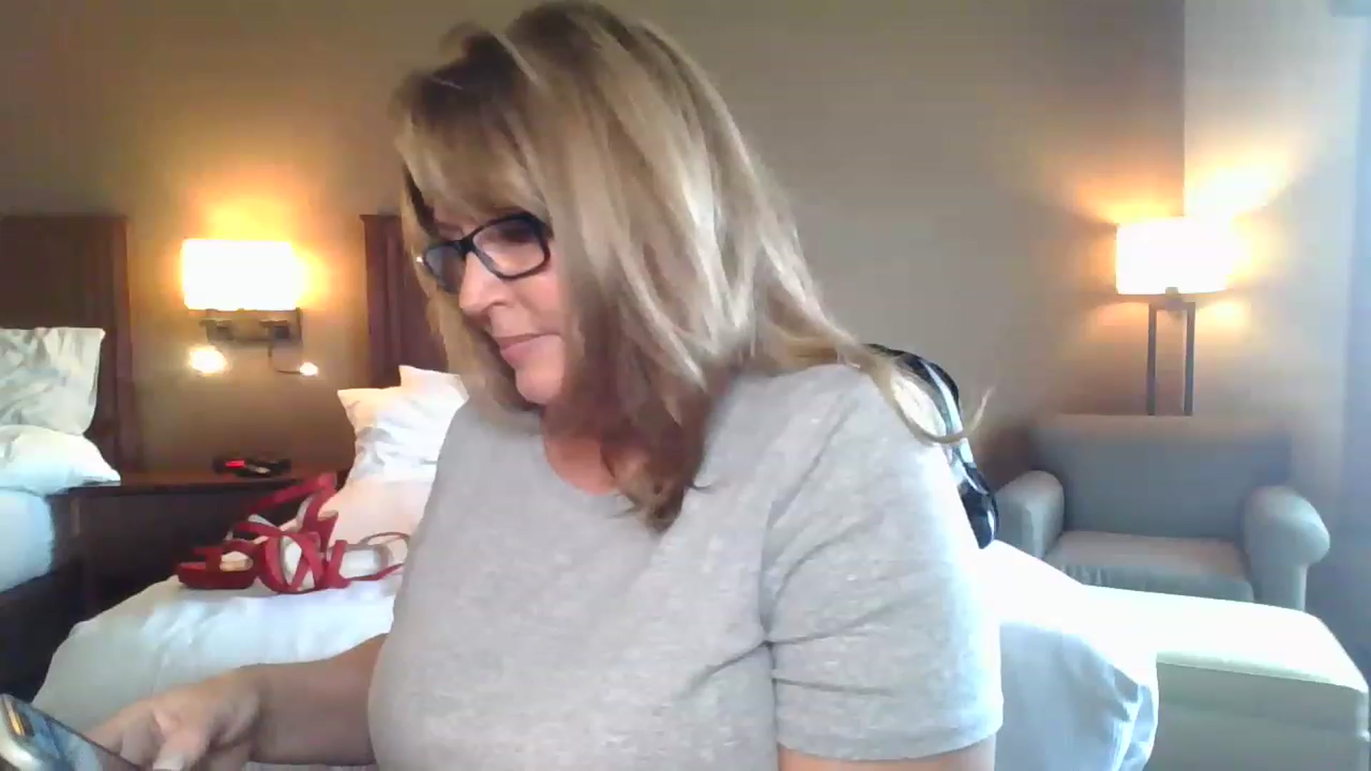Gallery image thumbnail from boringmom's myfreecams stream on, 03/27/2023, 19:18 image 2 of 20