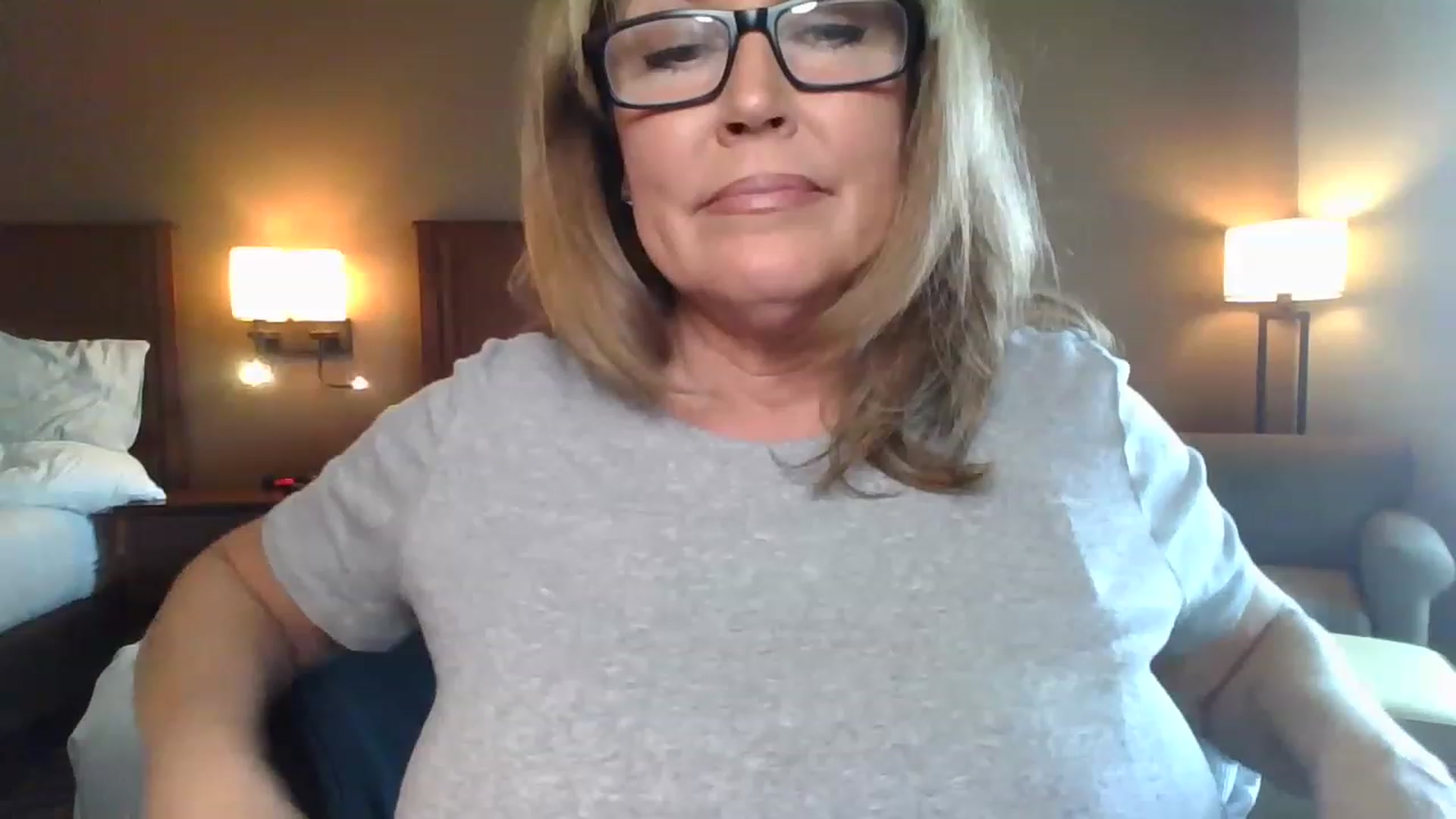 Gallery image thumbnail from boringmom's myfreecams stream on, 03/27/2023, 19:18 image 6 of 20