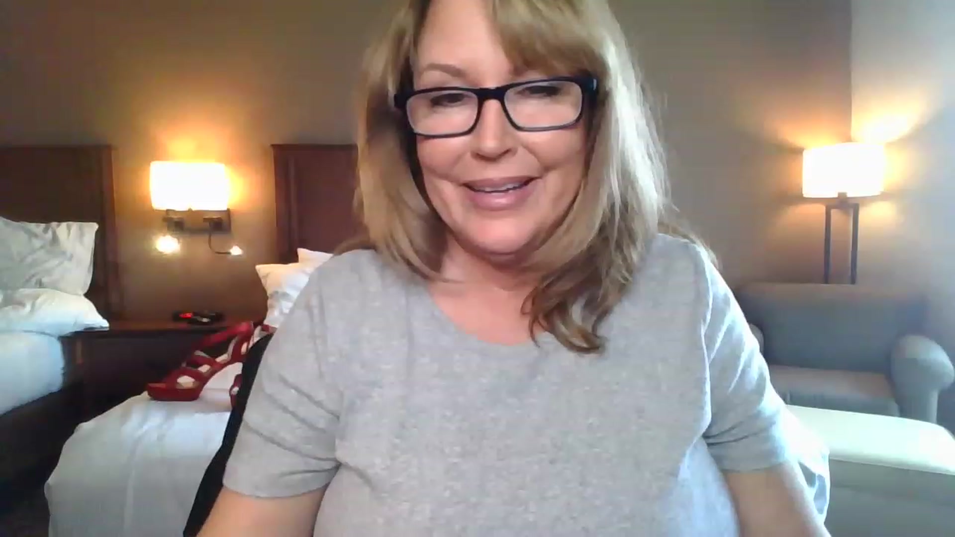 Gallery image thumbnail from boringmom's myfreecams stream on, 03/27/2023, 19:18 image 4 of 20