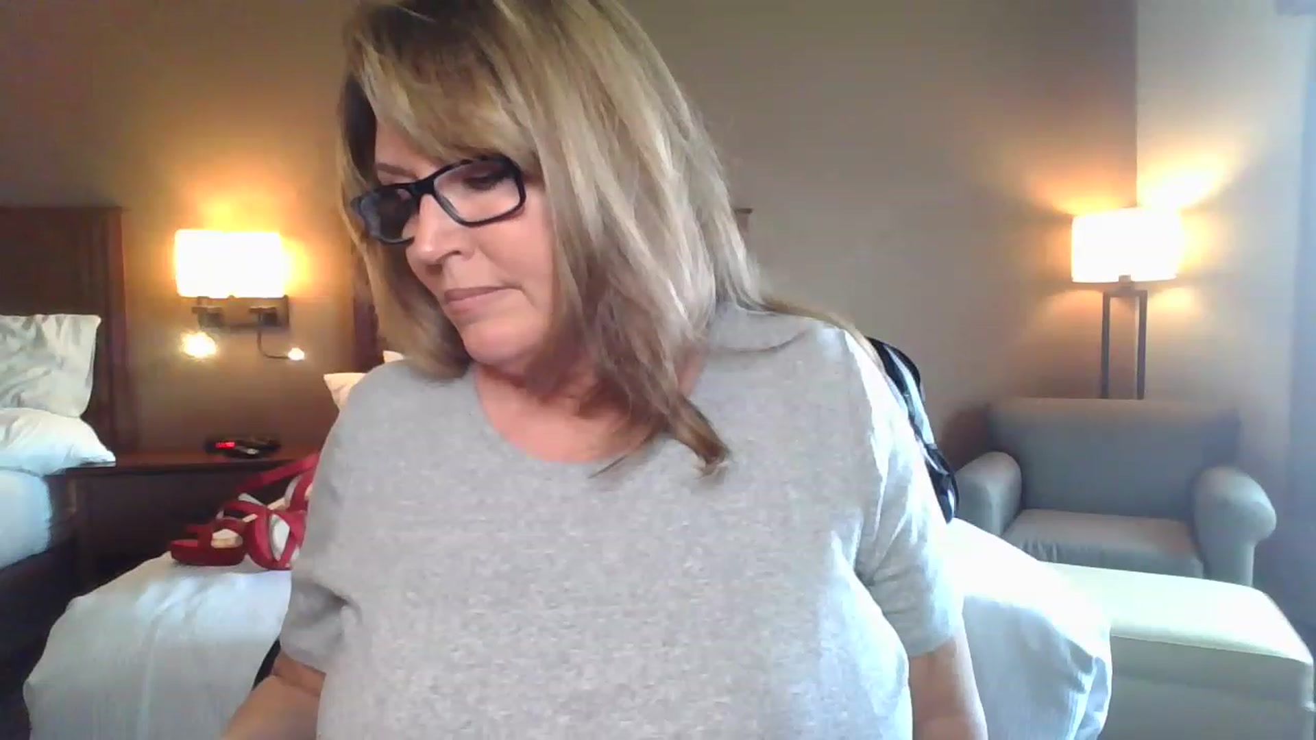 Gallery image thumbnail from boringmom's myfreecams stream on, 03/27/2023, 19:18 image 1 of 20