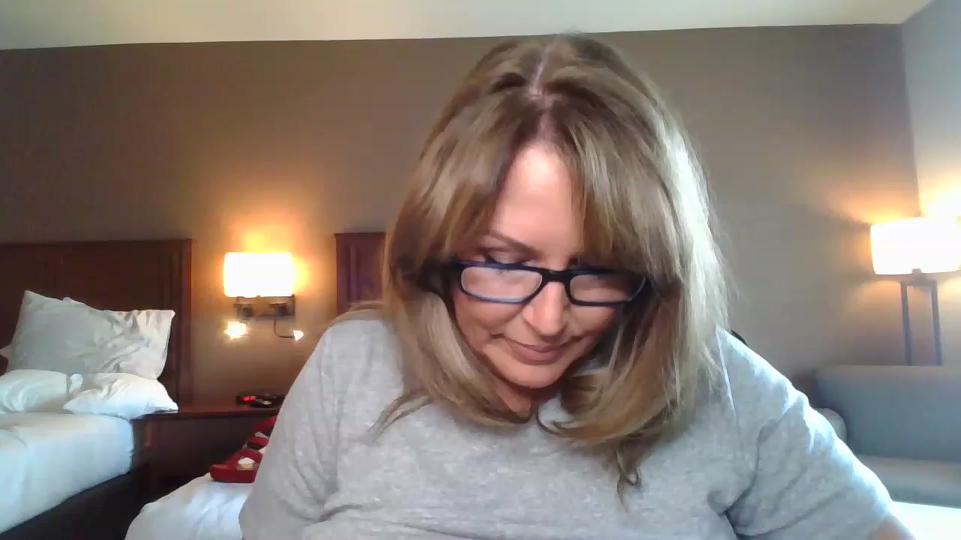 Gallery image thumbnail from boringmom's myfreecams stream on, 03/27/2023, 19:37 image 18 of 20