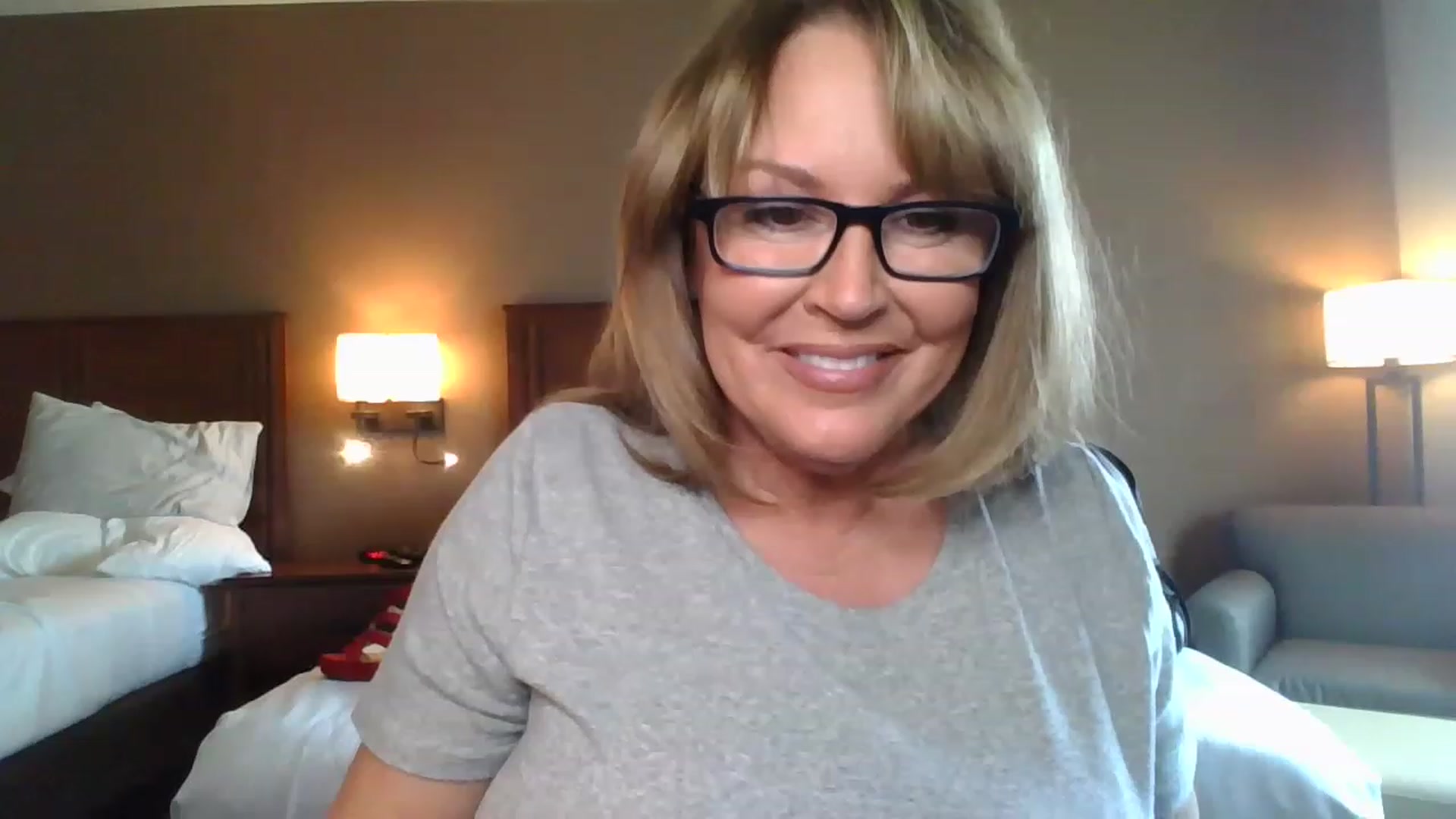 Gallery image thumbnail from boringmom's myfreecams stream on, 03/27/2023, 19:37 image 6 of 20