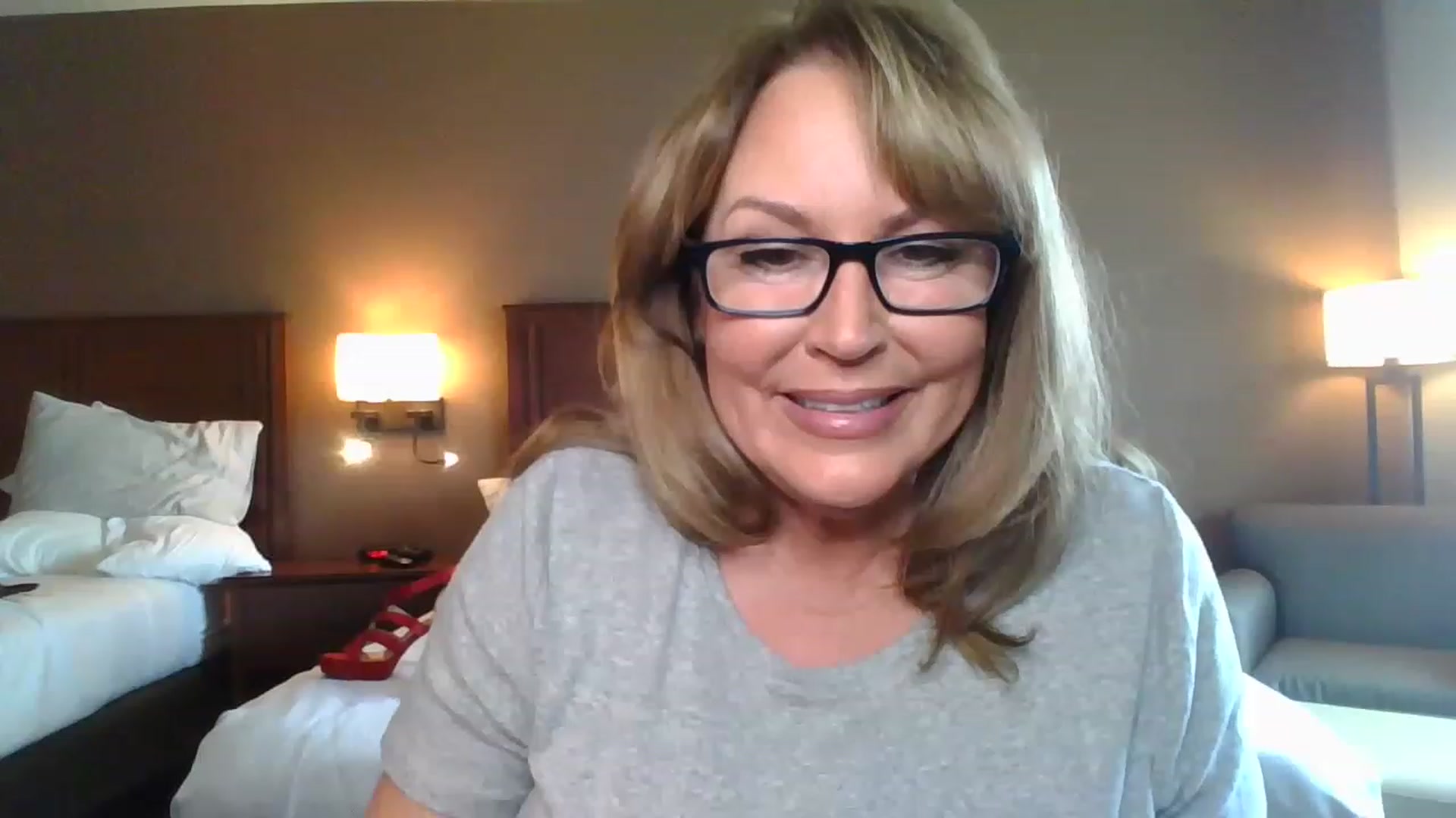 Gallery image thumbnail from boringmom's myfreecams stream on, 03/27/2023, 19:37 image 13 of 20