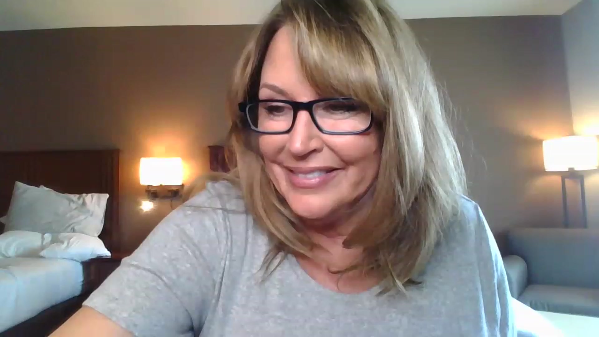 Gallery image thumbnail from boringmom's myfreecams stream on, 03/27/2023, 19:37 image 20 of 20