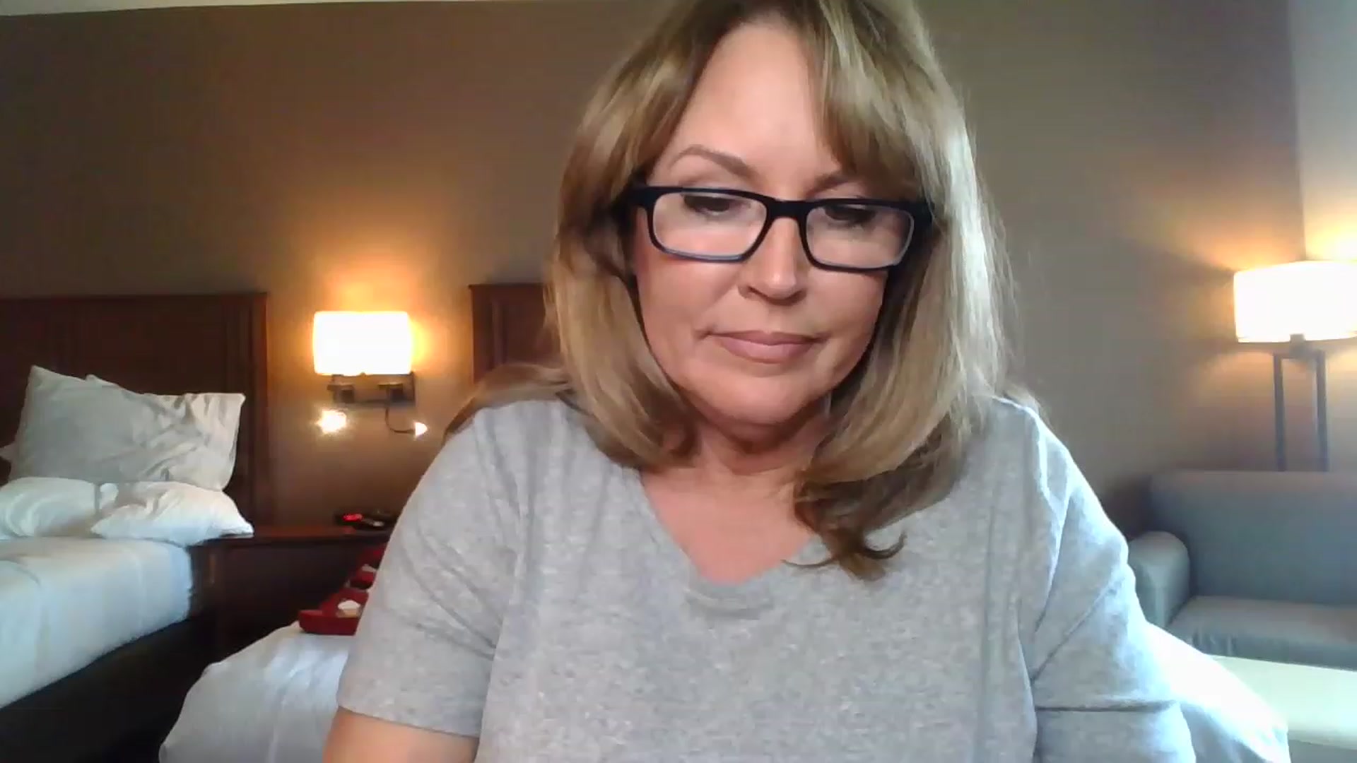Gallery image thumbnail from boringmom's myfreecams stream on, 03/27/2023, 19:37 image 14 of 20