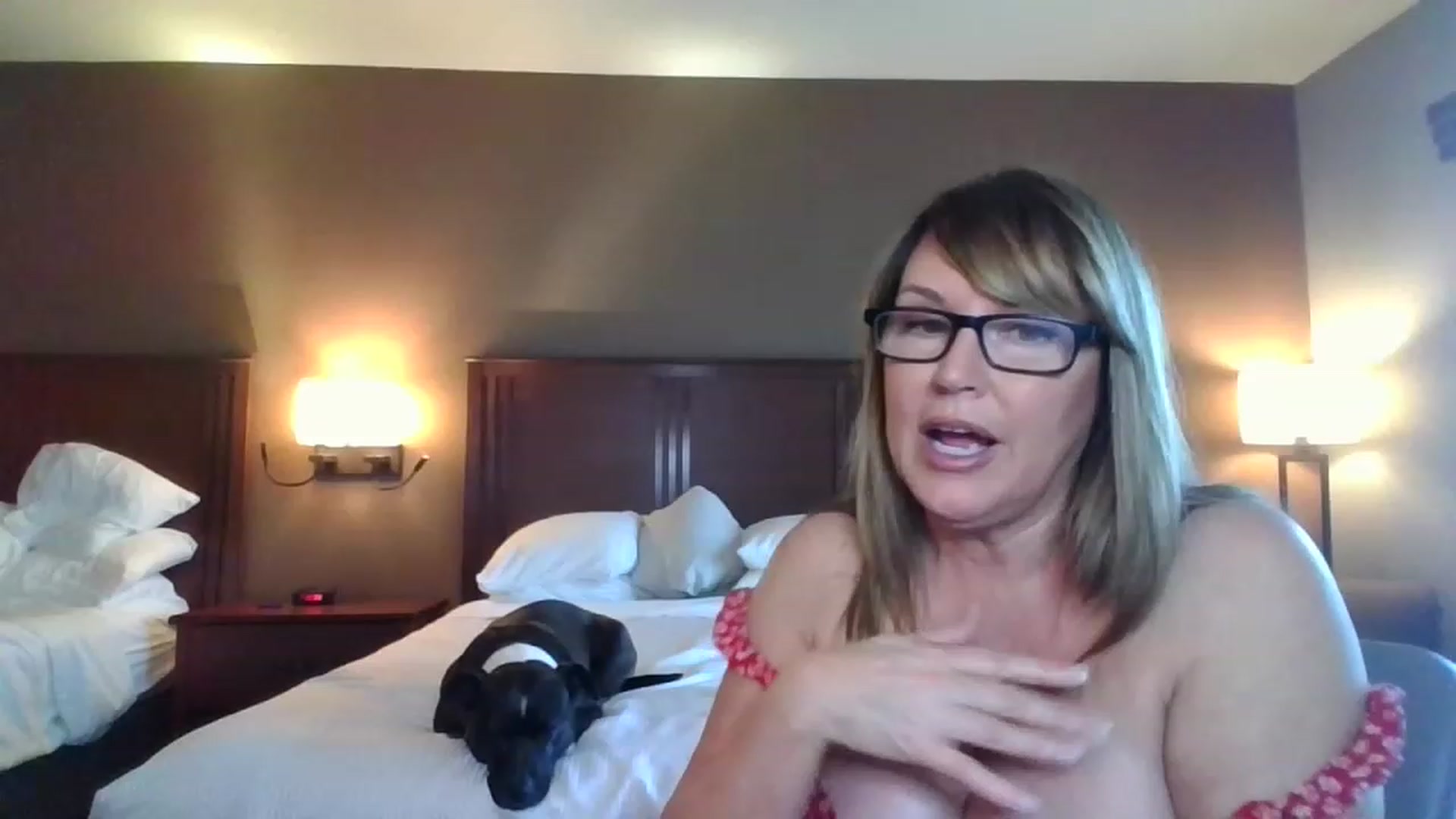 Gallery image thumbnail from boringmom's myfreecams stream on, 03/30/2023, 22:22 image 6 of 20