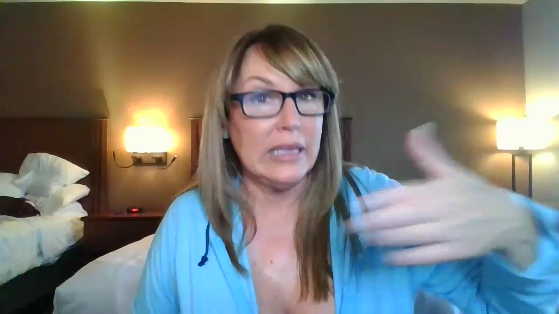 Gallery image thumbnail from boringmom's myfreecams stream on, 03/30/2023, 22:44 image 4 of 20