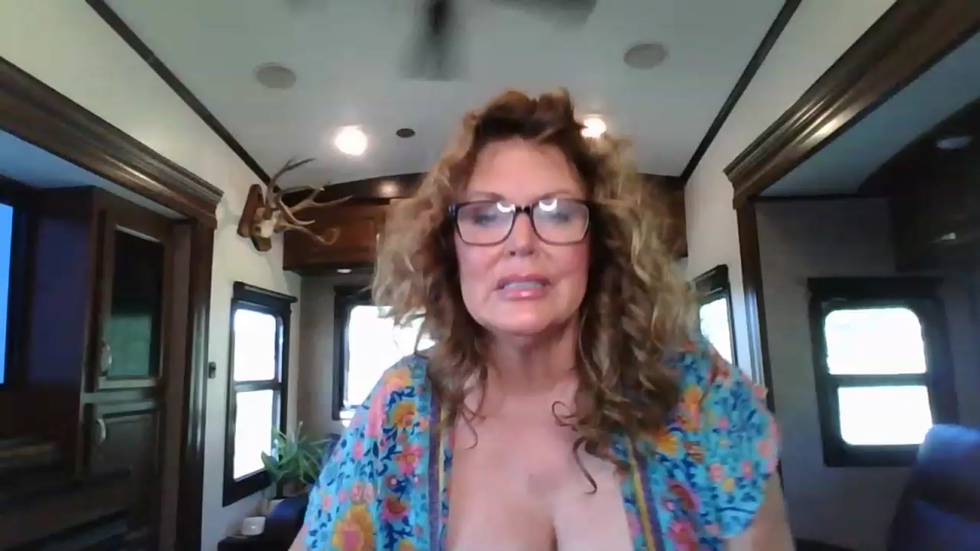 Gallery image thumbnail from boringmom's myfreecams stream on, 04/11/2023, 23:35 image 16 of 20