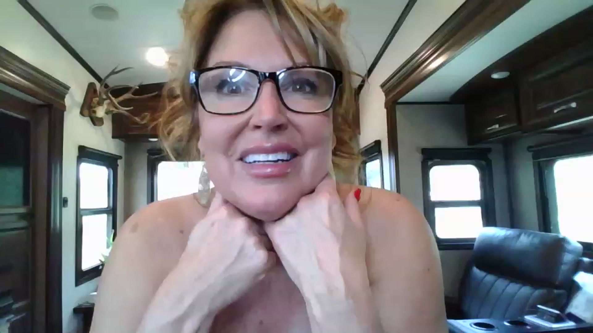 Gallery image thumbnail from boringmom's myfreecams stream on, 04/14/2023, 21:39 image 5 of 20