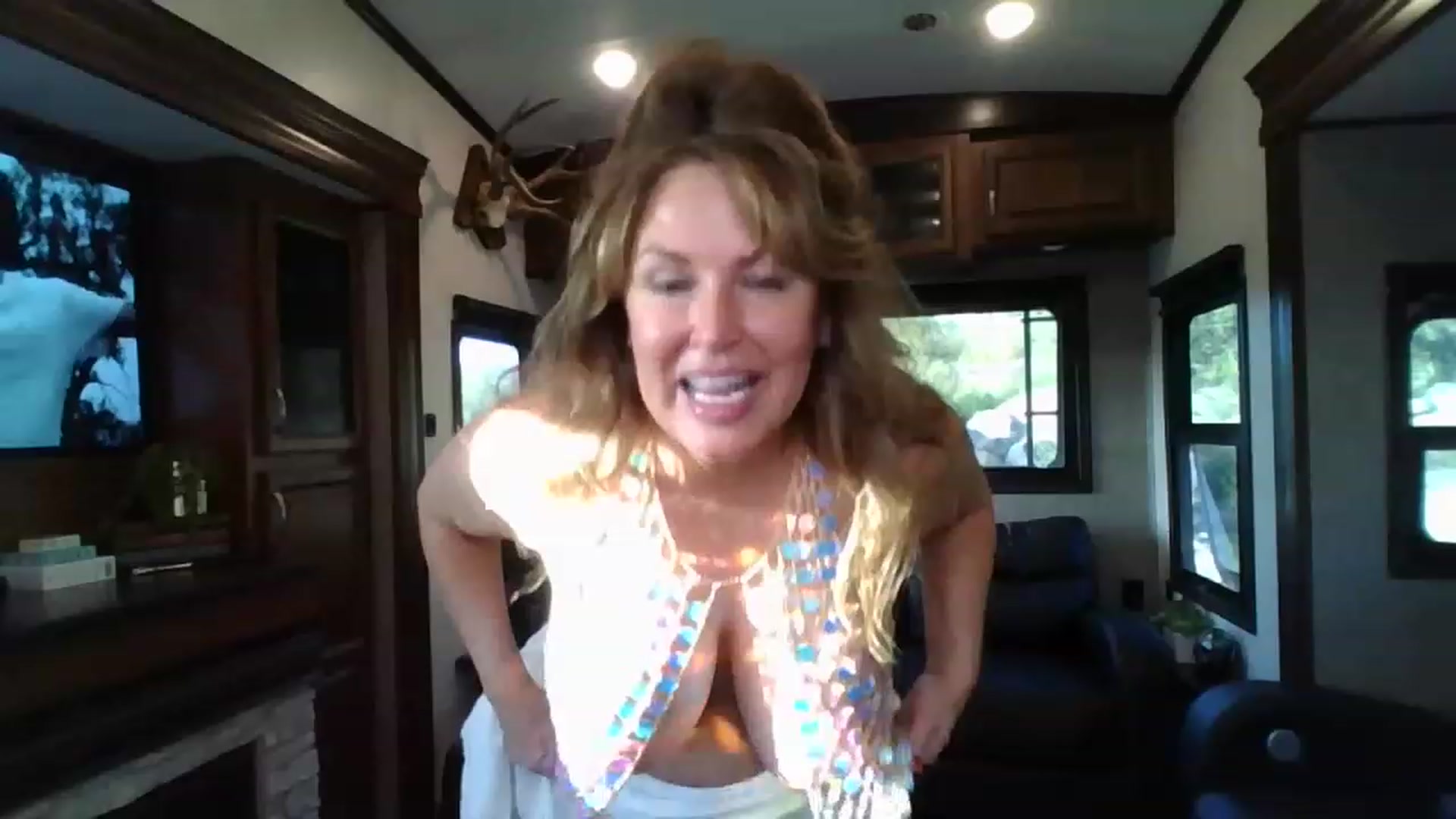 Gallery image thumbnail from boringmom's myfreecams stream on, 04/17/2023, 01:38 image 17 of 20