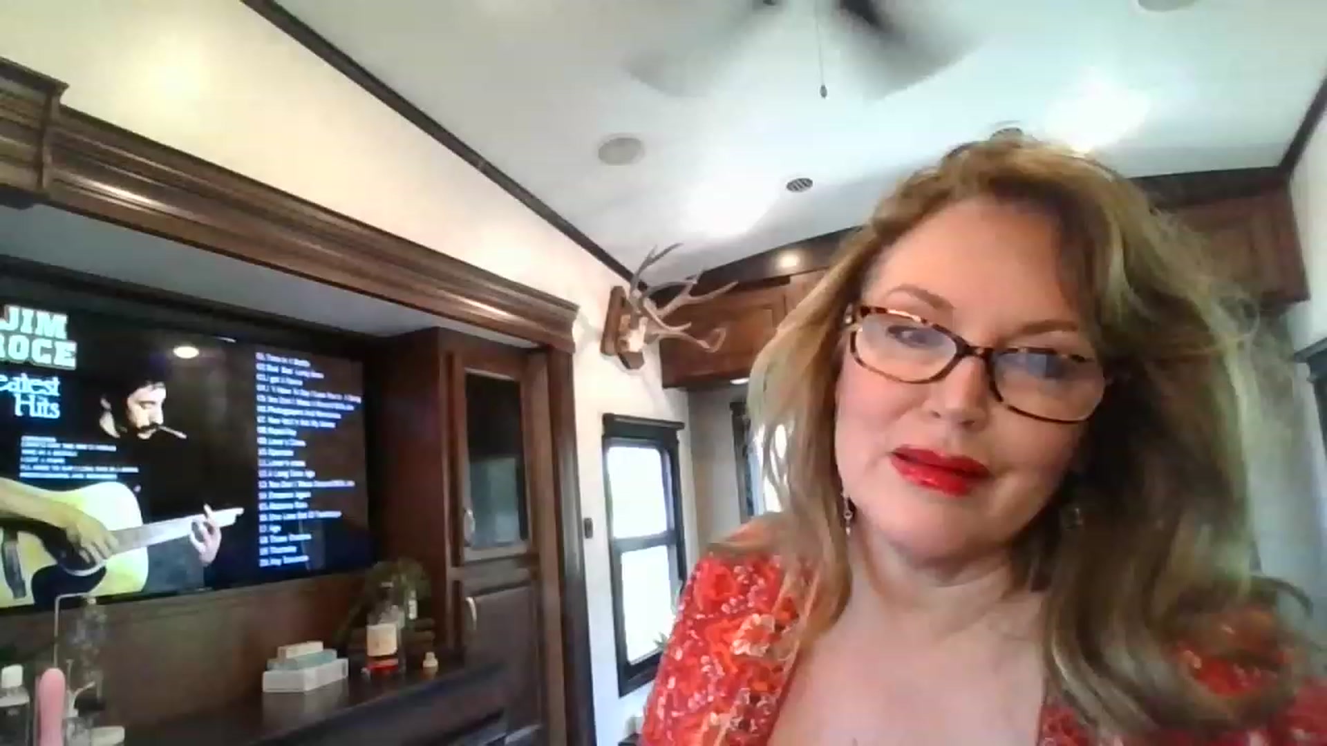 Gallery image thumbnail from boringmom's myfreecams stream on, 04/18/2023, 18:29 image 5 of 20