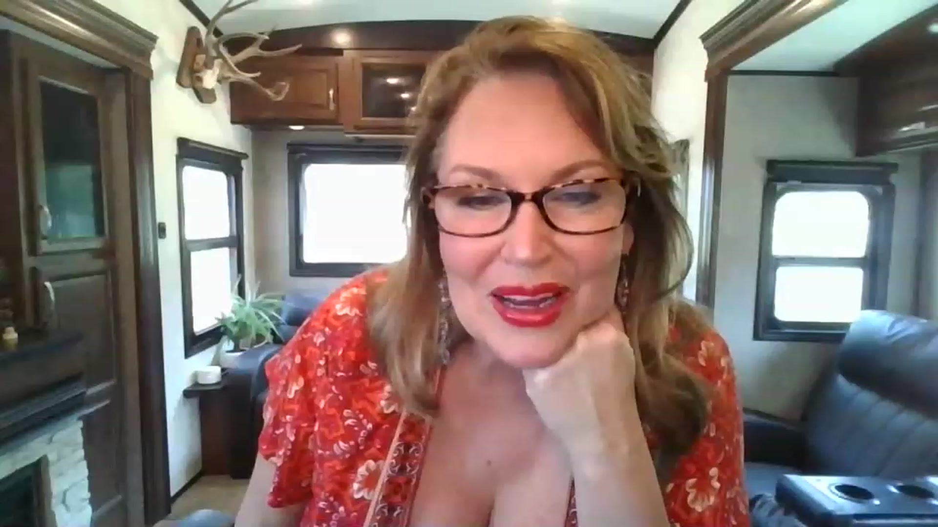 Gallery image thumbnail from boringmom's myfreecams stream on, 04/18/2023, 18:29 image 18 of 20