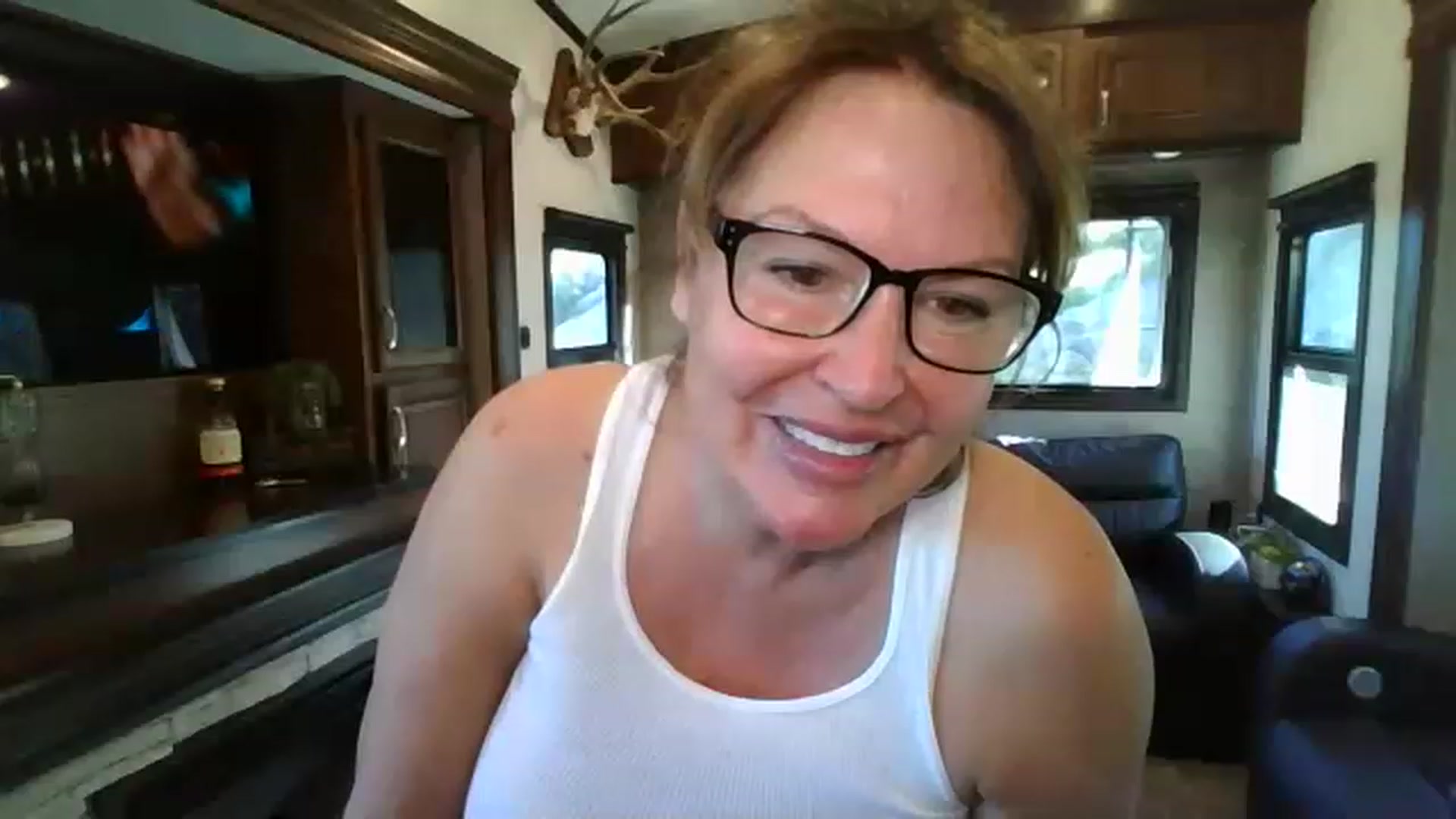 Gallery image thumbnail from boringmom's myfreecams stream on, 04/20/2023, 15:43 image 16 of 20