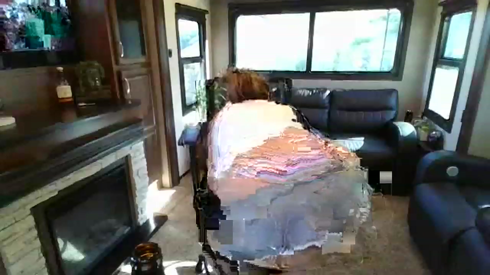 Gallery image thumbnail from boringmom's myfreecams stream on, 04/20/2023, 15:43 image 15 of 20