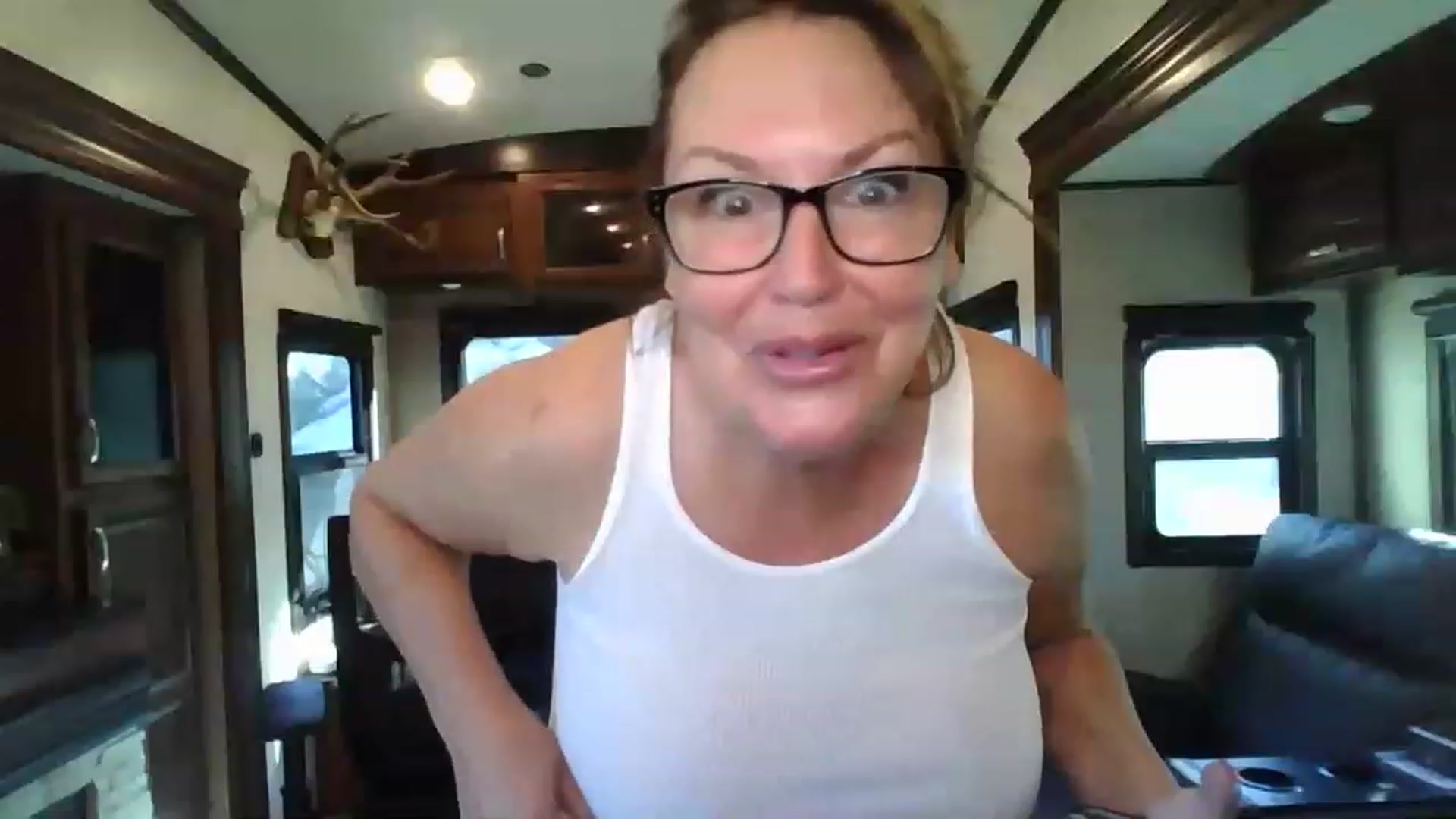 Gallery image thumbnail from boringmom's myfreecams stream on, 04/20/2023, 15:43 image 3 of 20