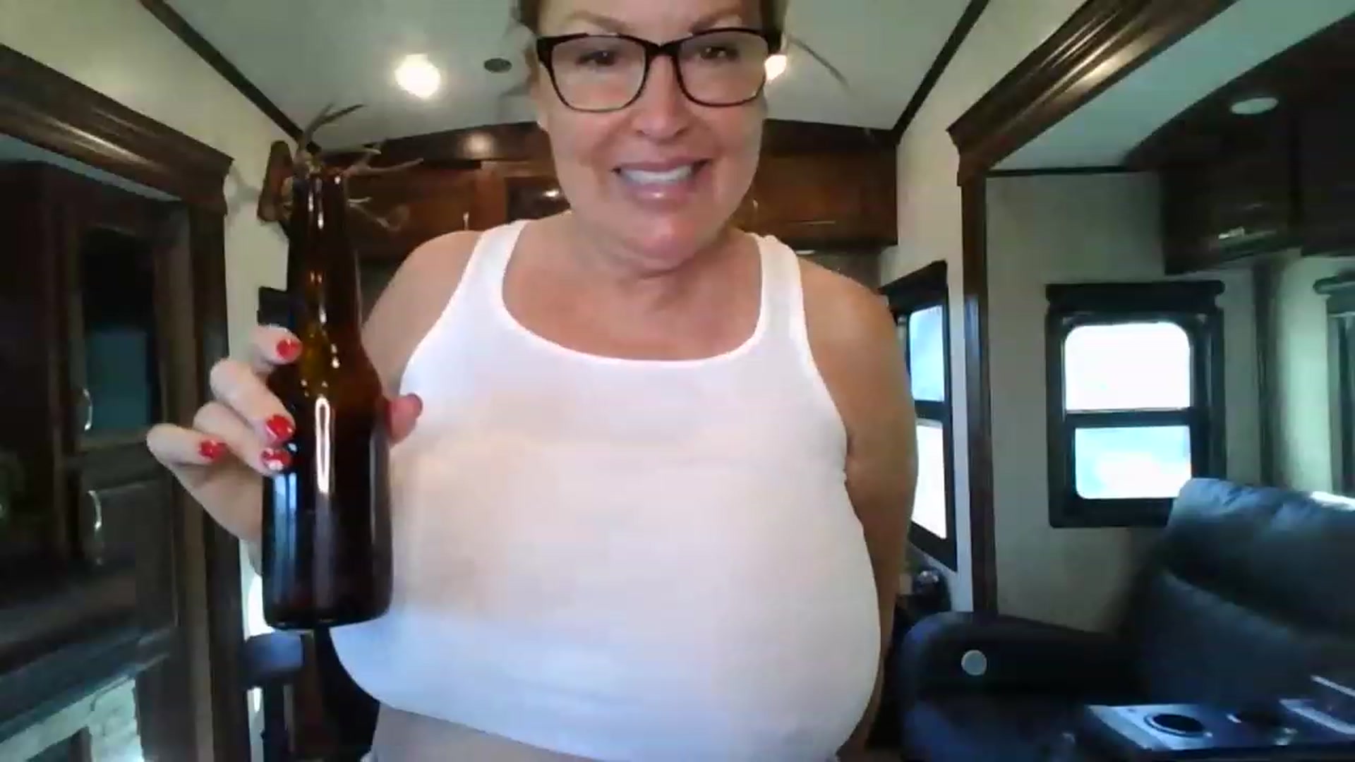 Gallery image thumbnail from boringmom's myfreecams stream on, 04/20/2023, 15:43 image 2 of 20