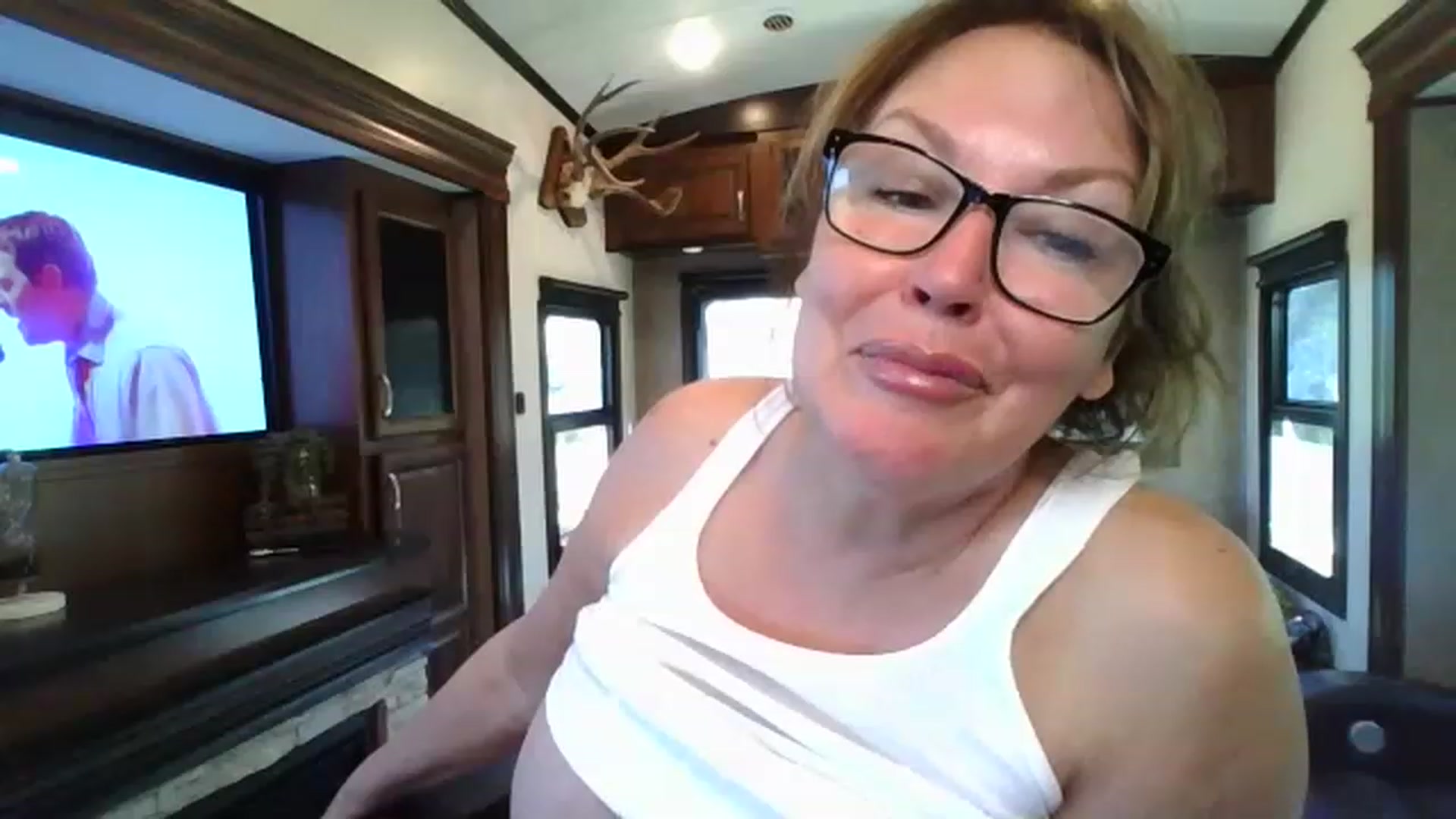 Gallery image thumbnail from boringmom's myfreecams stream on, 04/20/2023, 16:49 image 11 of 20