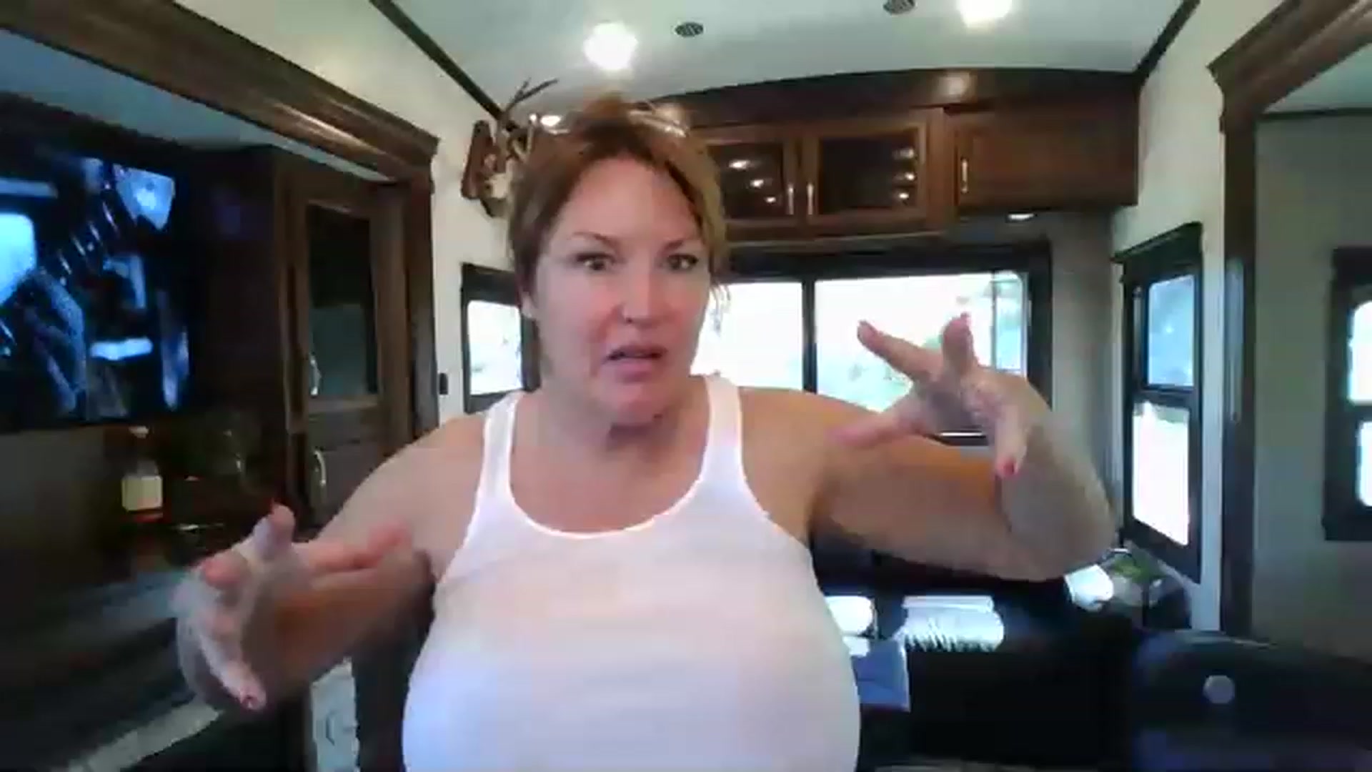 Gallery image thumbnail from boringmom's myfreecams stream on, 04/20/2023, 16:49 image 5 of 20