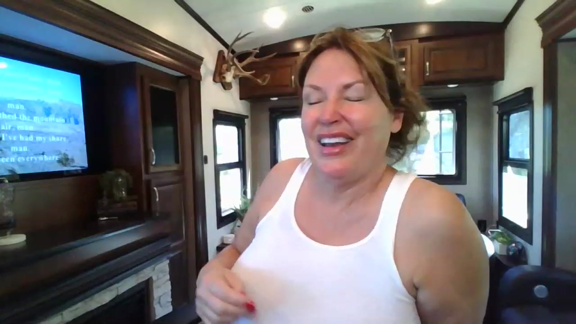Gallery image thumbnail from boringmom's myfreecams stream on, 04/20/2023, 16:49 image 13 of 20