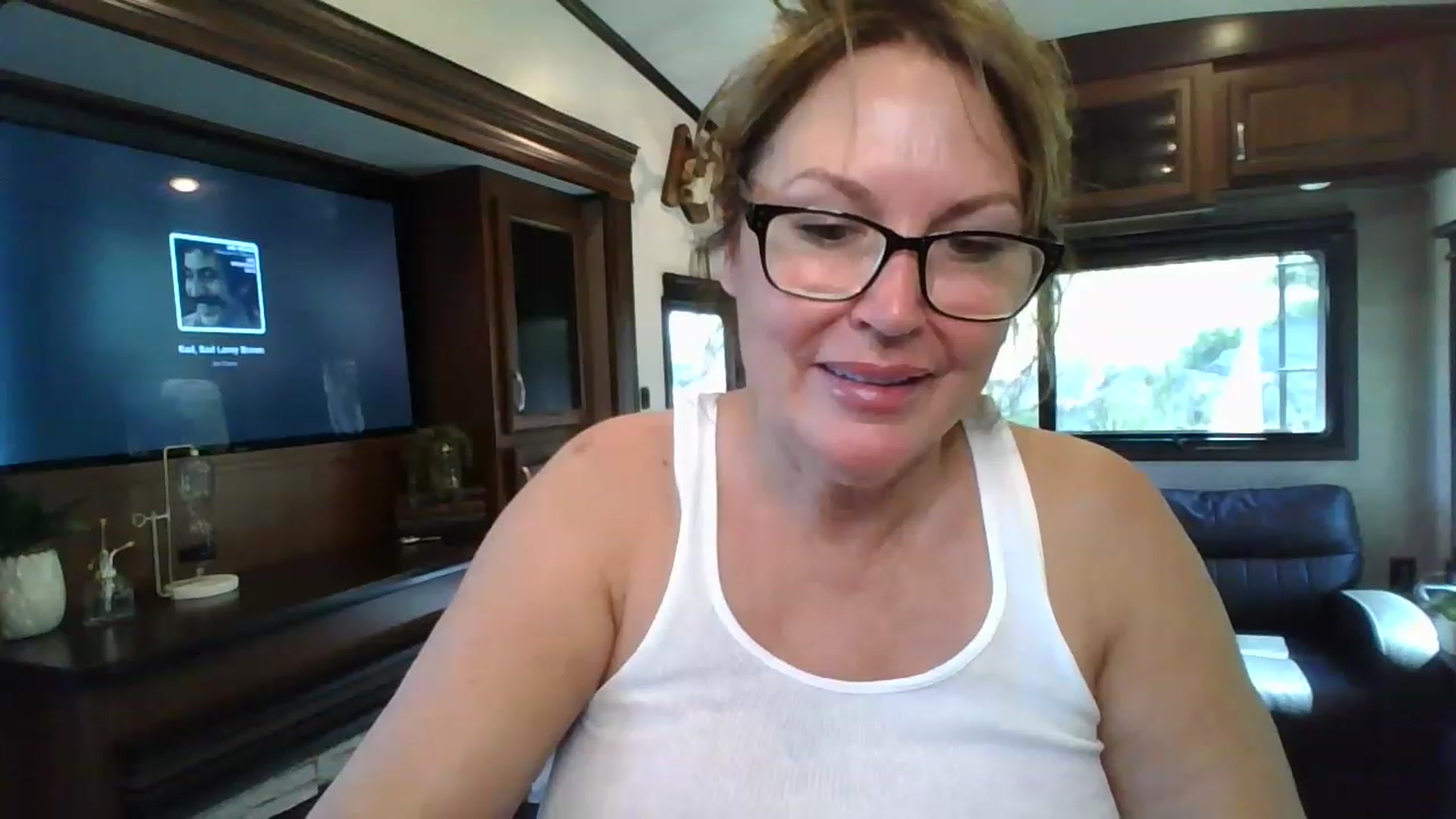 Gallery image thumbnail from boringmom's myfreecams stream on, 04/20/2023, 16:49 image 15 of 20