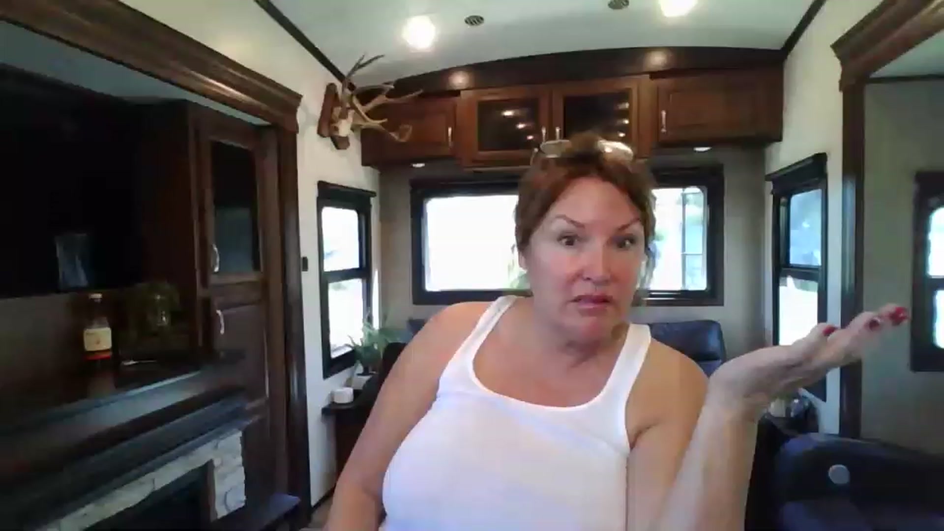 Gallery image thumbnail from boringmom's myfreecams stream on, 04/20/2023, 16:49 image 7 of 20