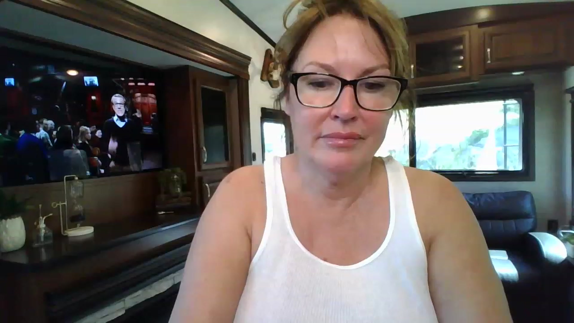 Gallery image thumbnail from boringmom's myfreecams stream on, 04/20/2023, 16:49 image 16 of 20