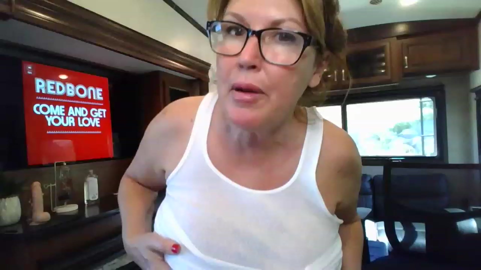 Gallery image thumbnail from boringmom's myfreecams stream on, 04/20/2023, 18:25 image 2 of 20