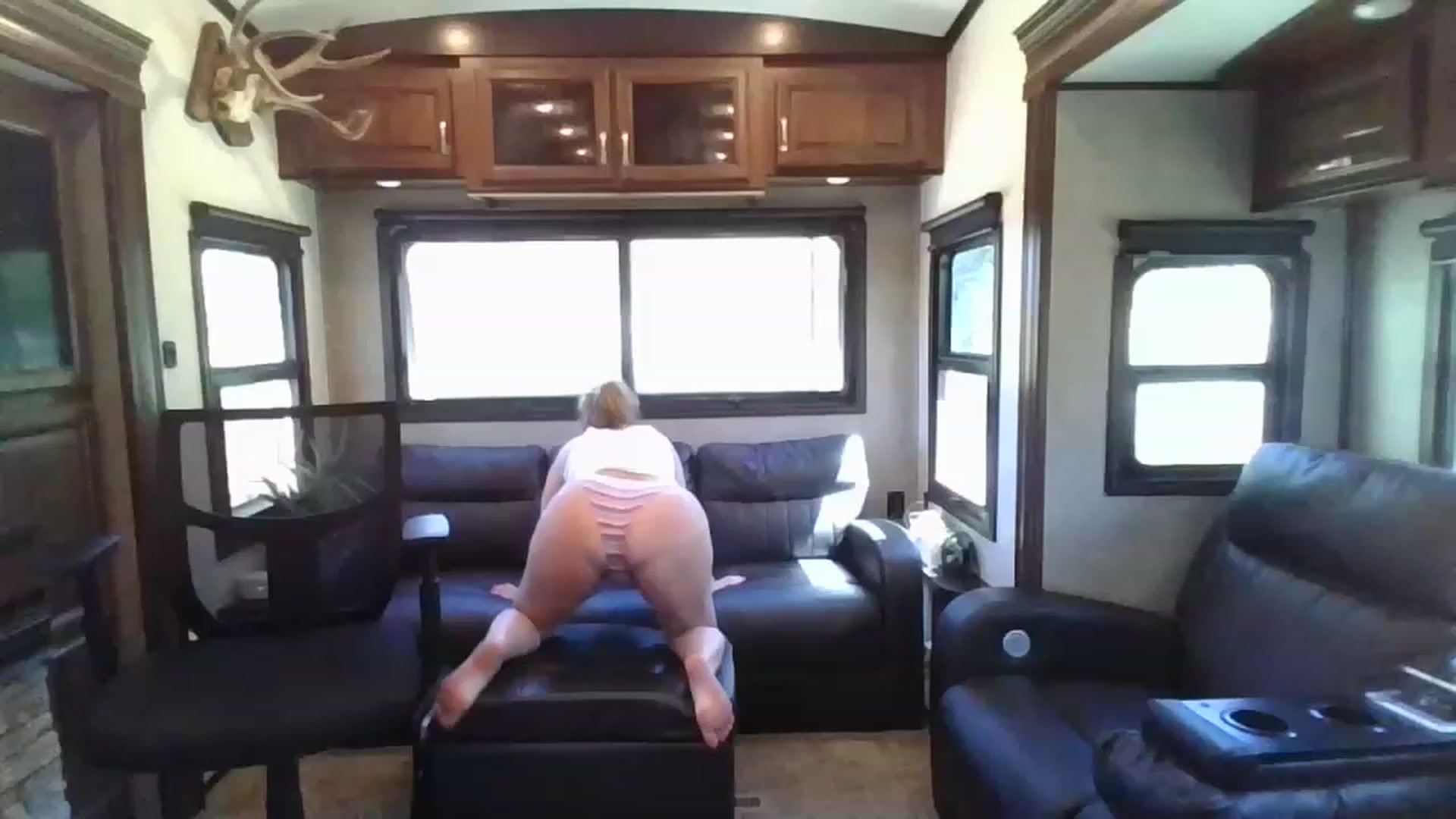 Gallery image thumbnail from boringmom's myfreecams stream on, 04/20/2023, 18:42 image 6 of 20