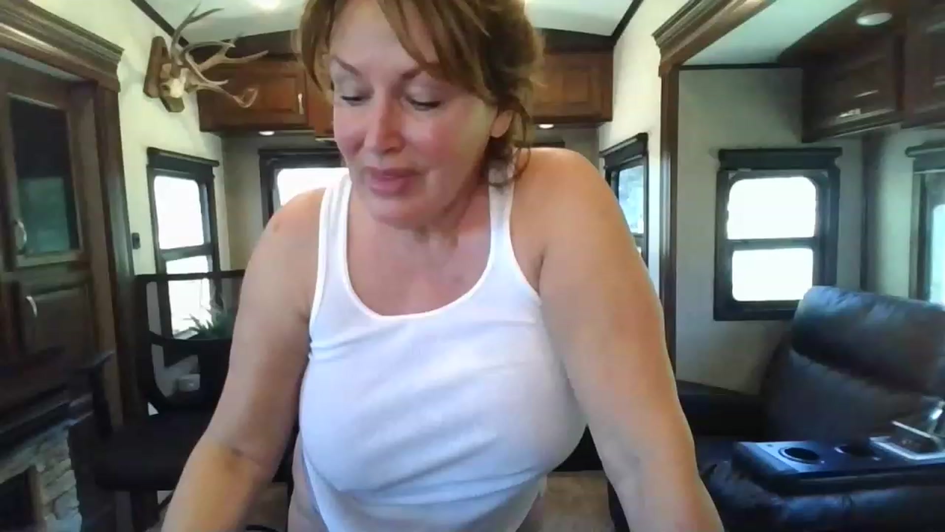 Gallery image thumbnail from boringmom's myfreecams stream on, 04/20/2023, 18:42 image 10 of 20