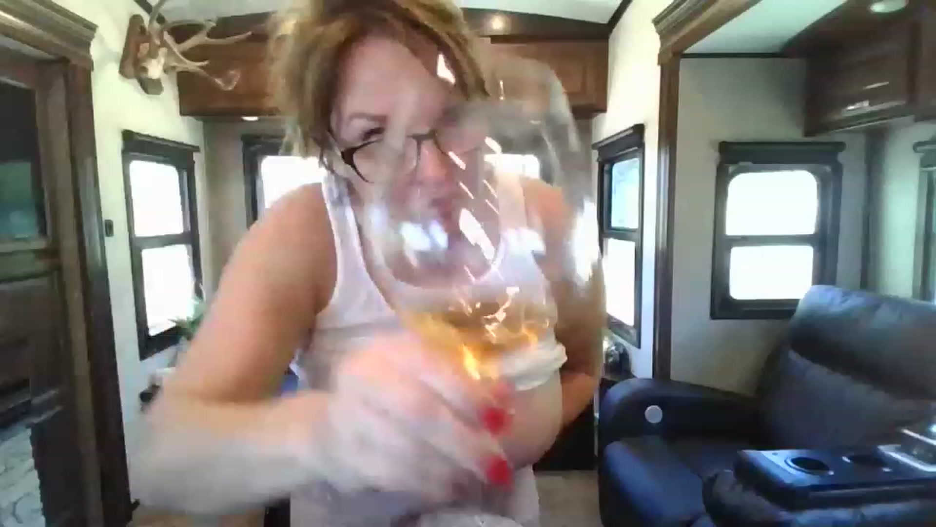 Gallery image thumbnail from boringmom's myfreecams stream on, 04/20/2023, 18:42 image 2 of 20