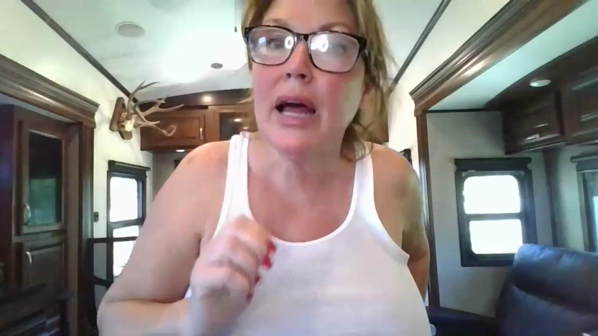 Gallery image thumbnail from boringmom's myfreecams stream on, 04/20/2023, 19:01 image 20 of 20
