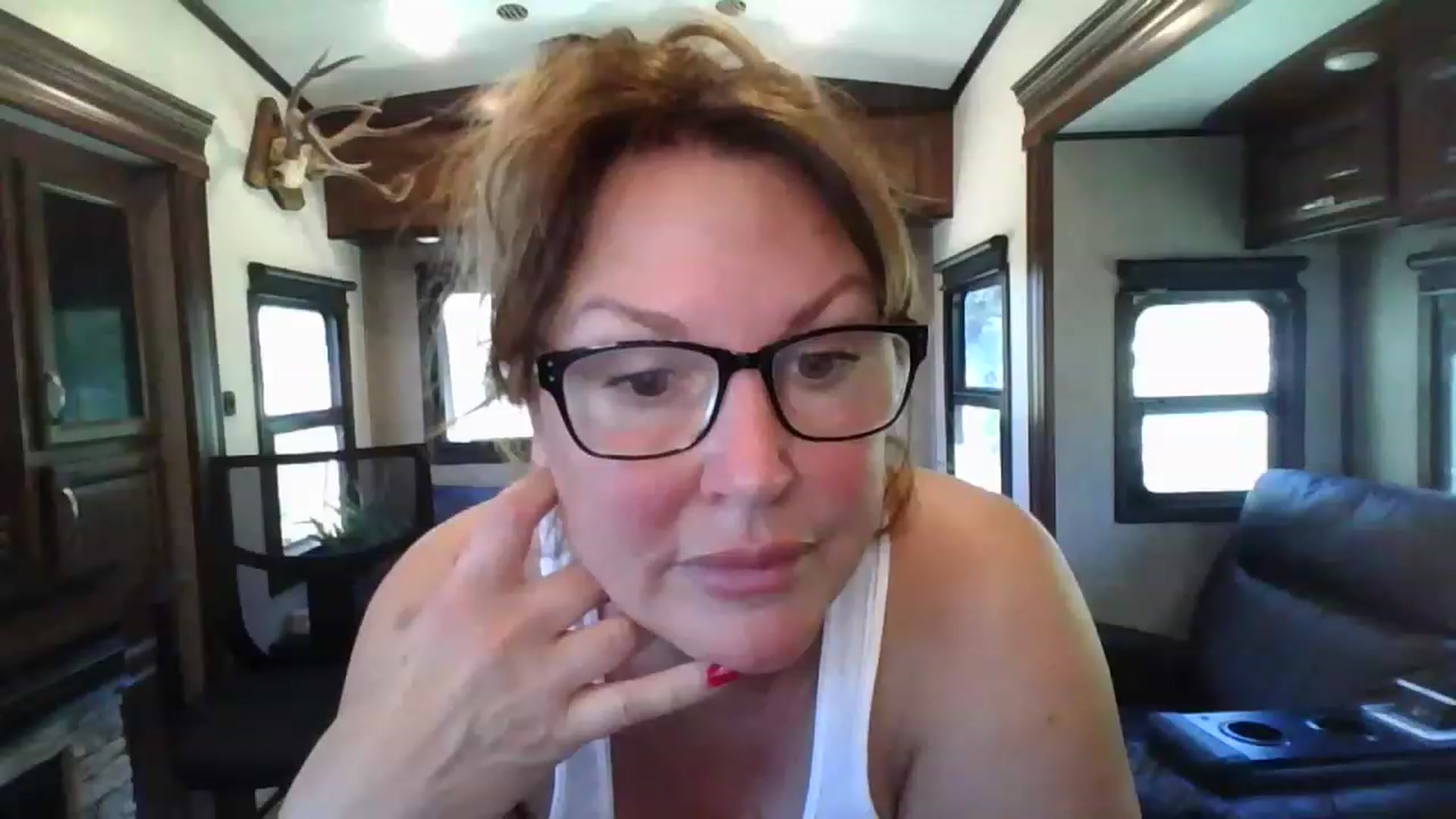 Gallery image thumbnail from boringmom's myfreecams stream on, 04/20/2023, 19:01 image 18 of 20