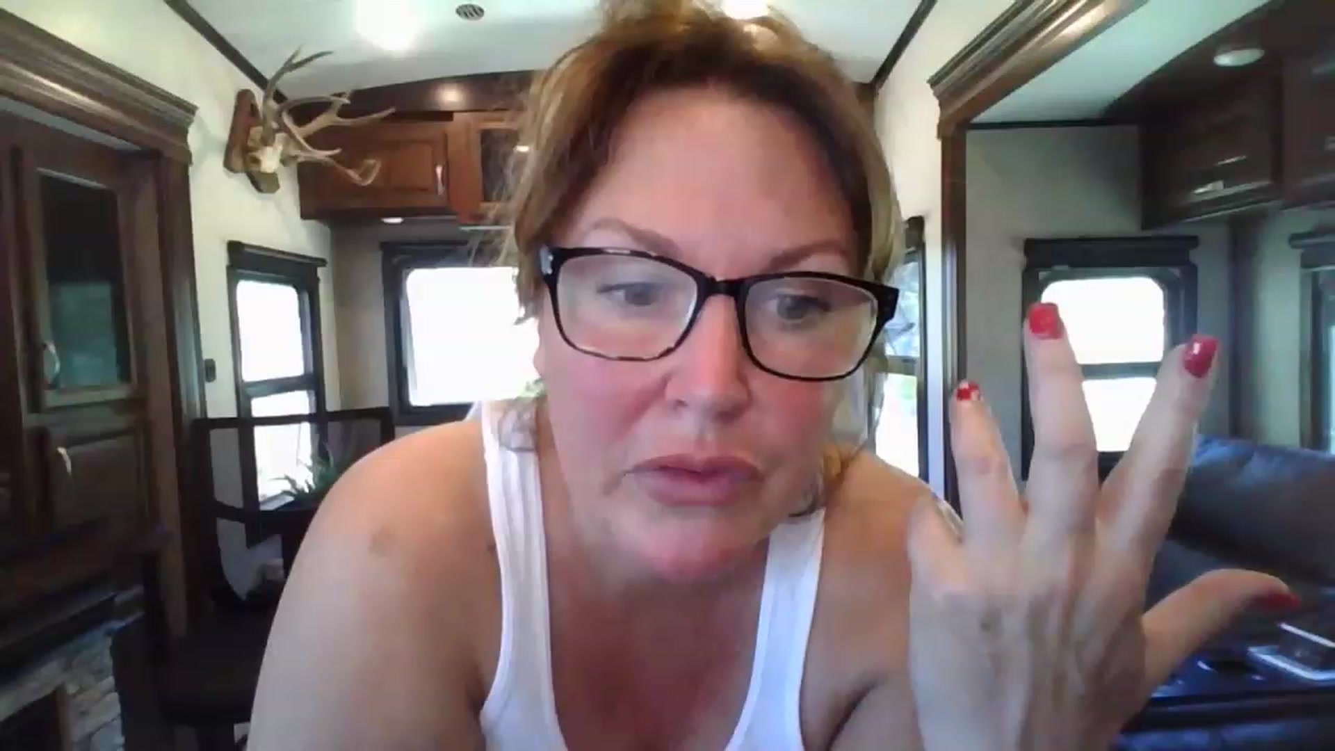 Gallery image thumbnail from boringmom's myfreecams stream on, 04/20/2023, 19:01 image 16 of 20