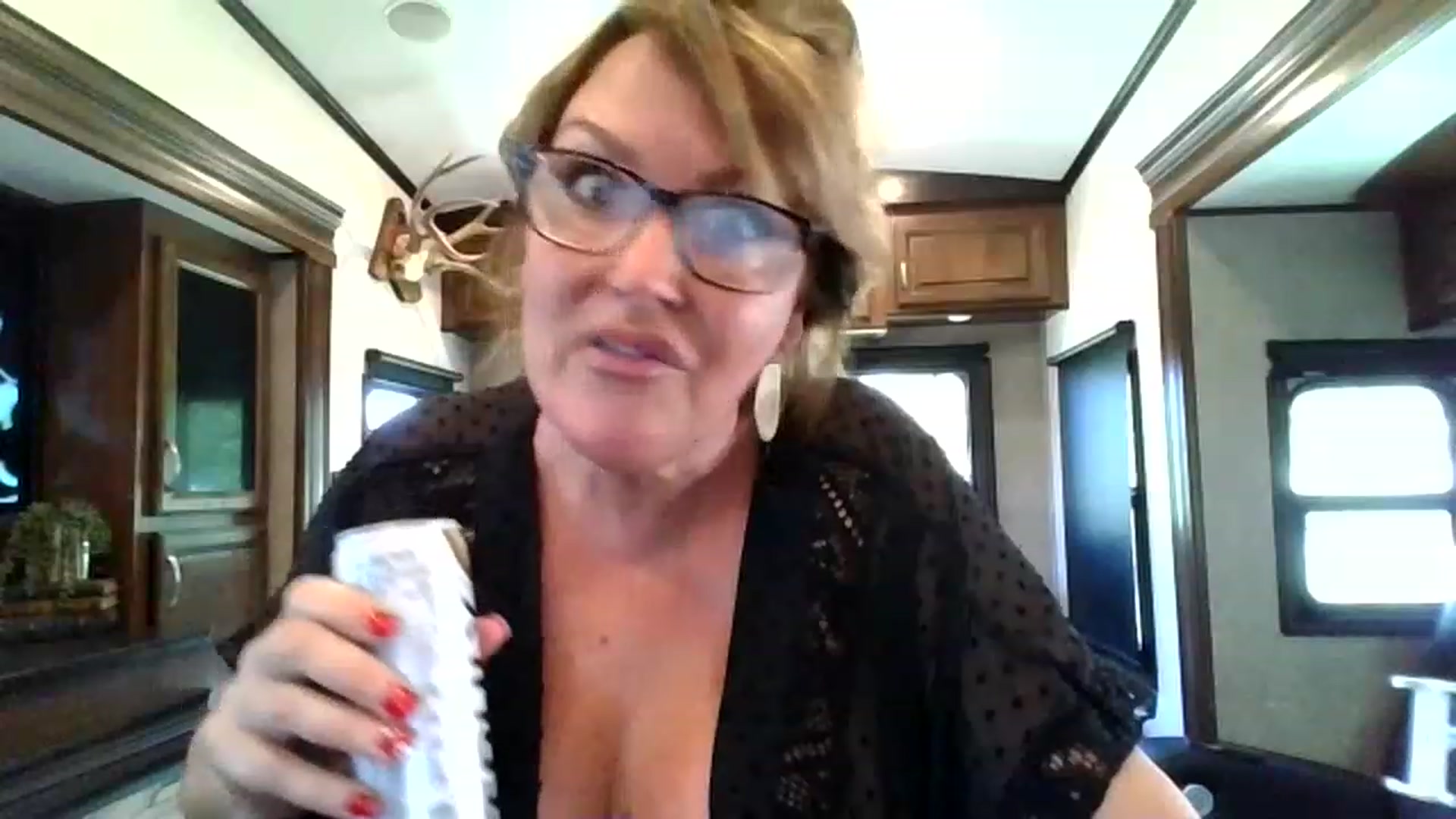 Gallery image thumbnail from boringmom's myfreecams stream on, 04/23/2023, 19:55 image 14 of 20