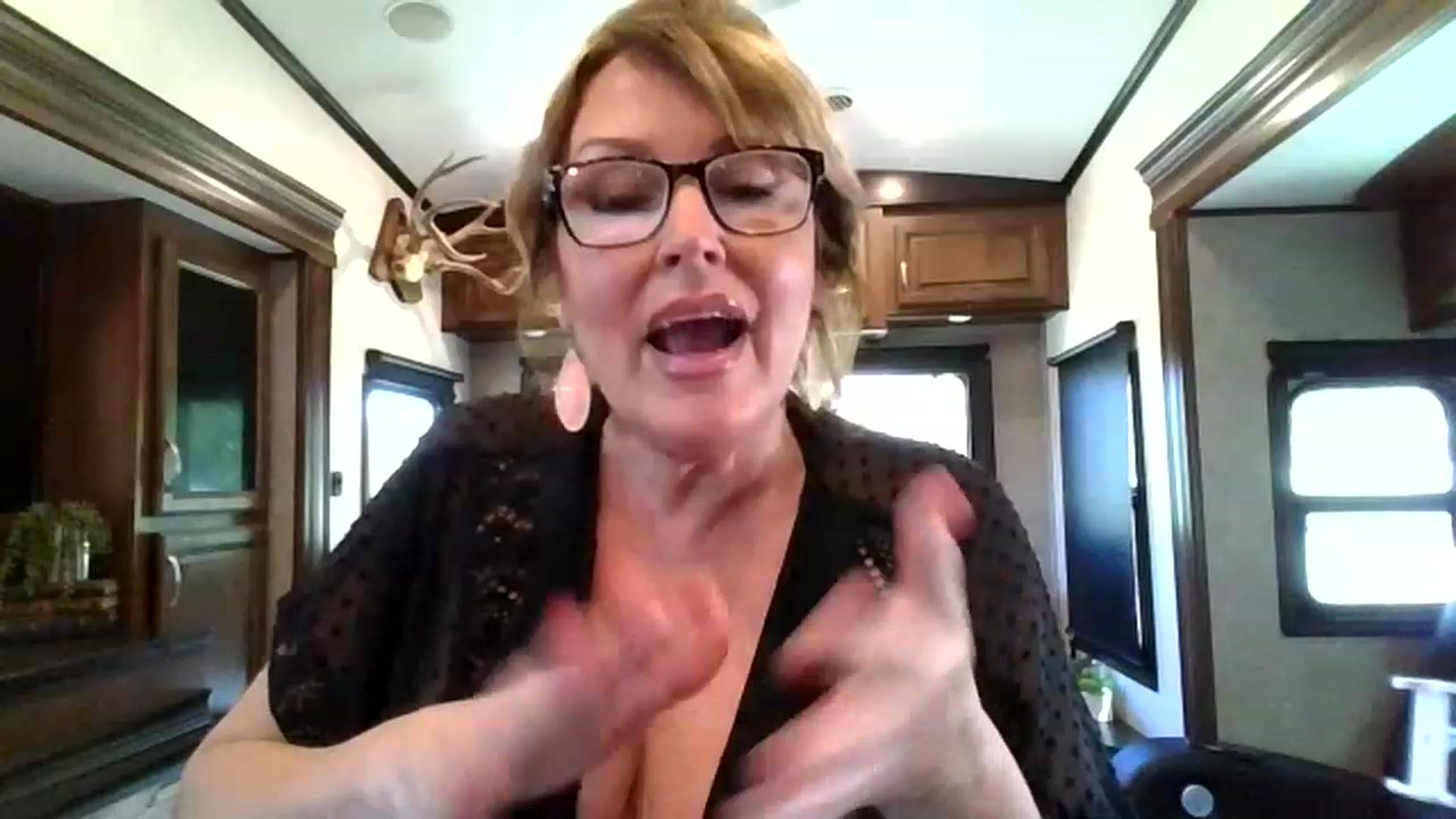 Gallery image thumbnail from boringmom's myfreecams stream on, 04/23/2023, 19:55 image 13 of 20