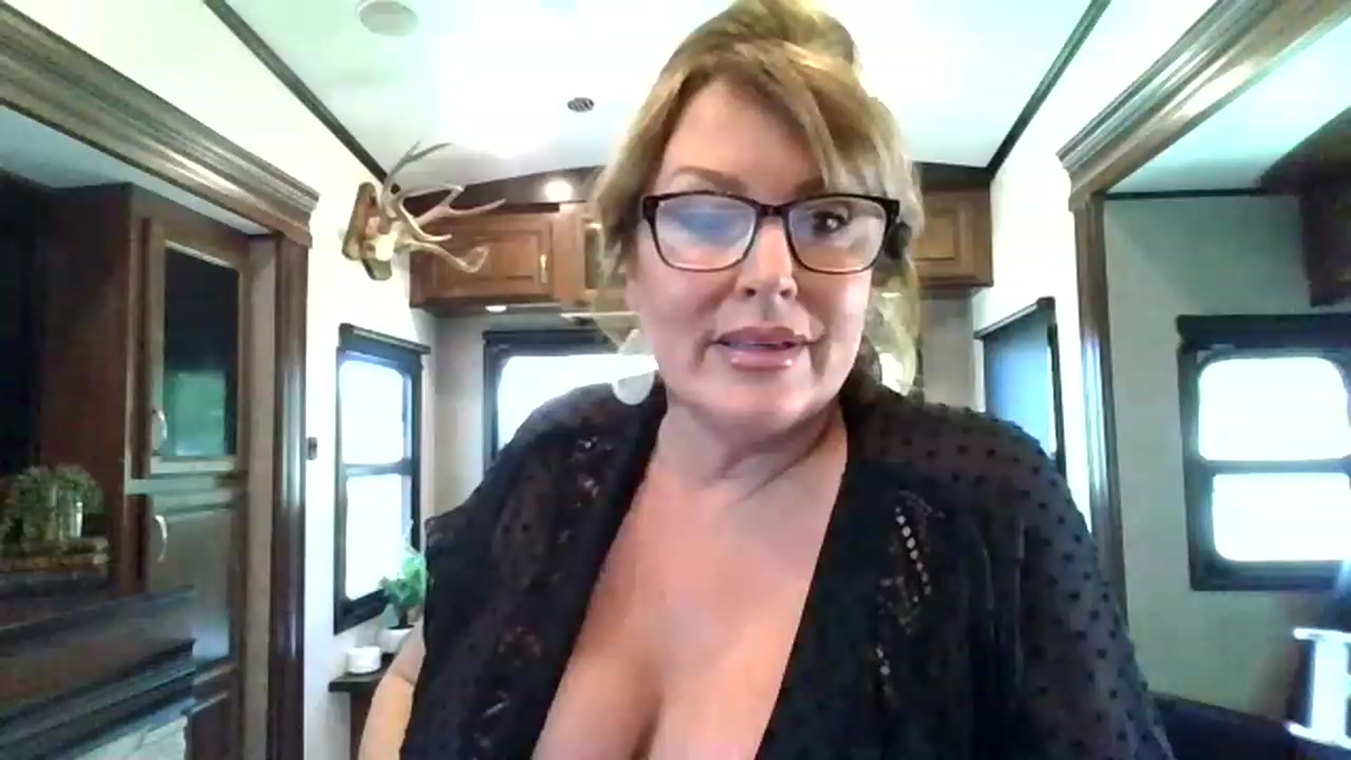 Gallery image thumbnail from boringmom's myfreecams stream on, 04/23/2023, 19:55 image 8 of 20
