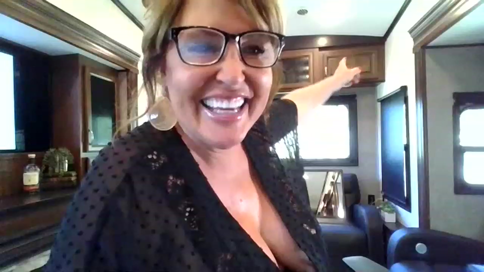 Gallery image thumbnail from boringmom's myfreecams stream on, 04/23/2023, 21:45 image 7 of 20