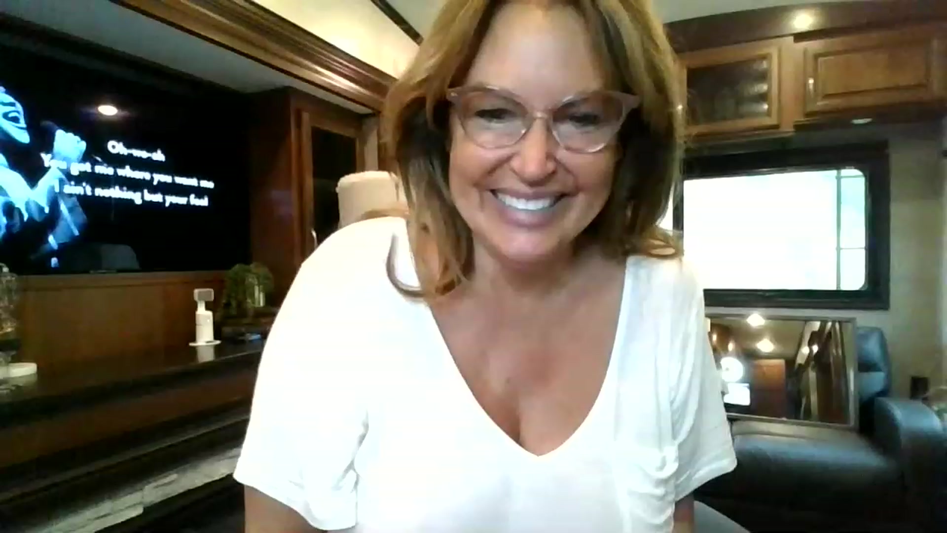 Gallery image thumbnail from boringmom's myfreecams stream on, 04/25/2023, 16:49 image 10 of 20