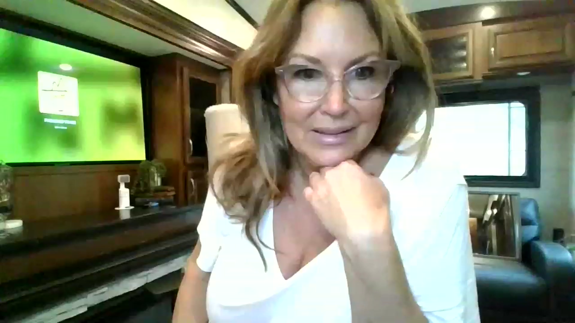 Gallery image thumbnail from boringmom's myfreecams stream on, 04/25/2023, 16:49 image 7 of 20