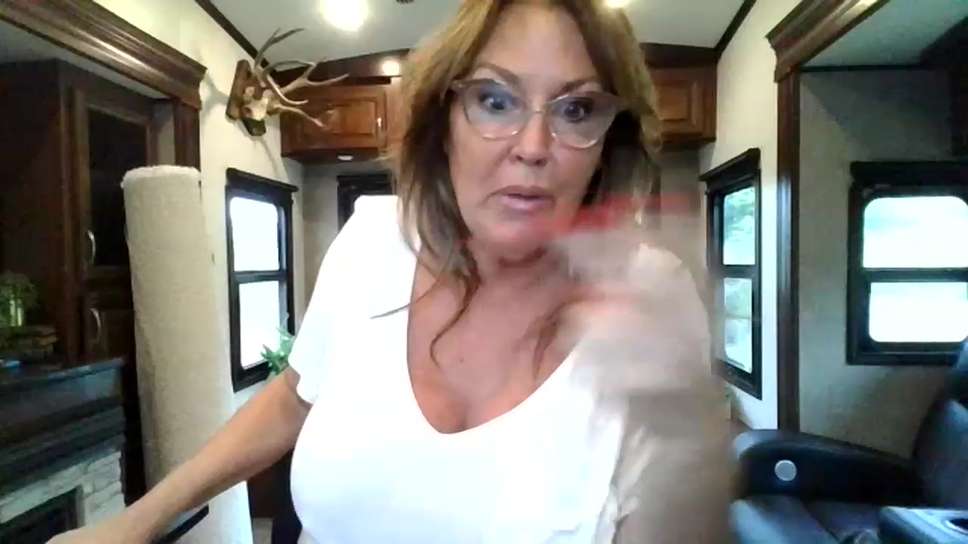 Gallery image thumbnail from boringmom's myfreecams stream on, 04/25/2023, 17:41 image 8 of 20