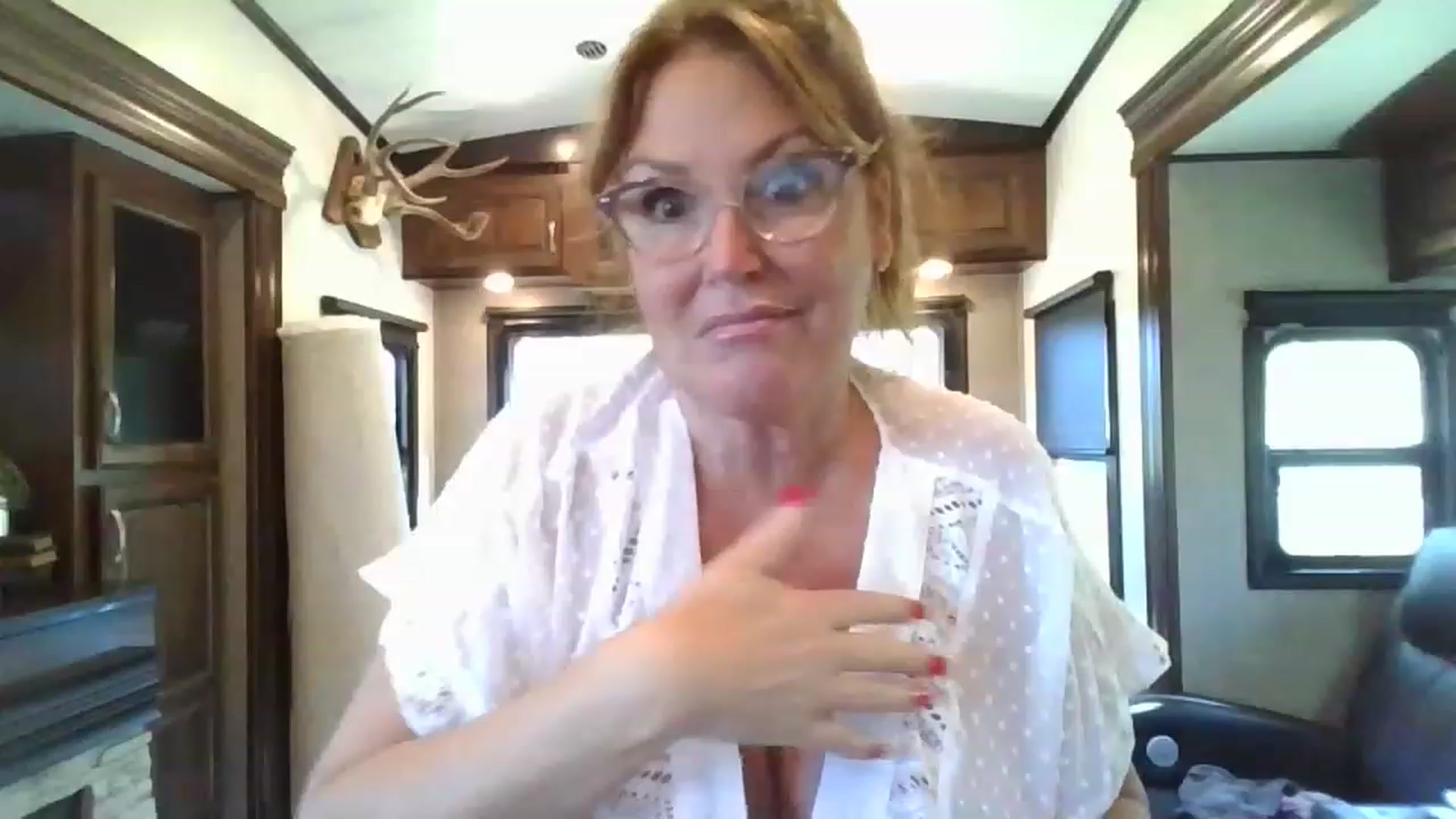 Gallery image thumbnail from boringmom's myfreecams stream on, 04/26/2023, 17:00 image 1 of 20