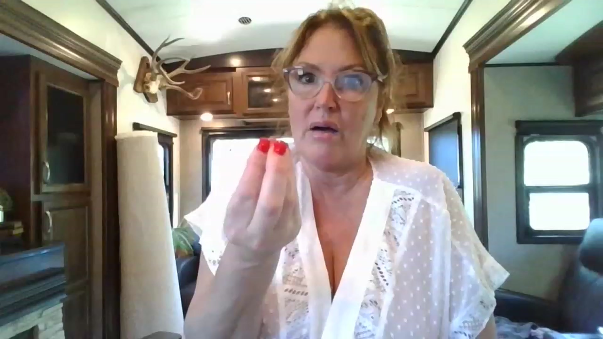 Gallery image thumbnail from boringmom's myfreecams stream on, 04/26/2023, 17:00 image 5 of 20